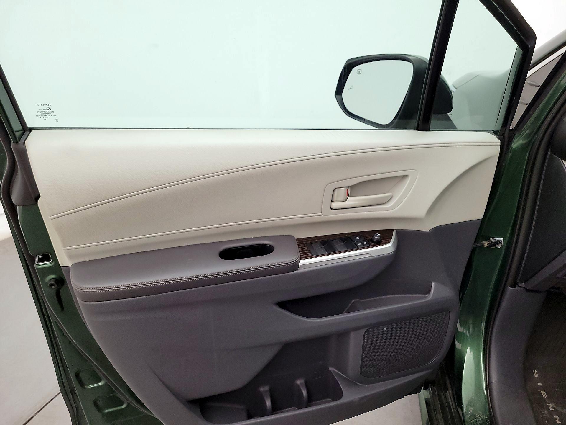 Thumbnail: 2021 Toyota Sienna - 12