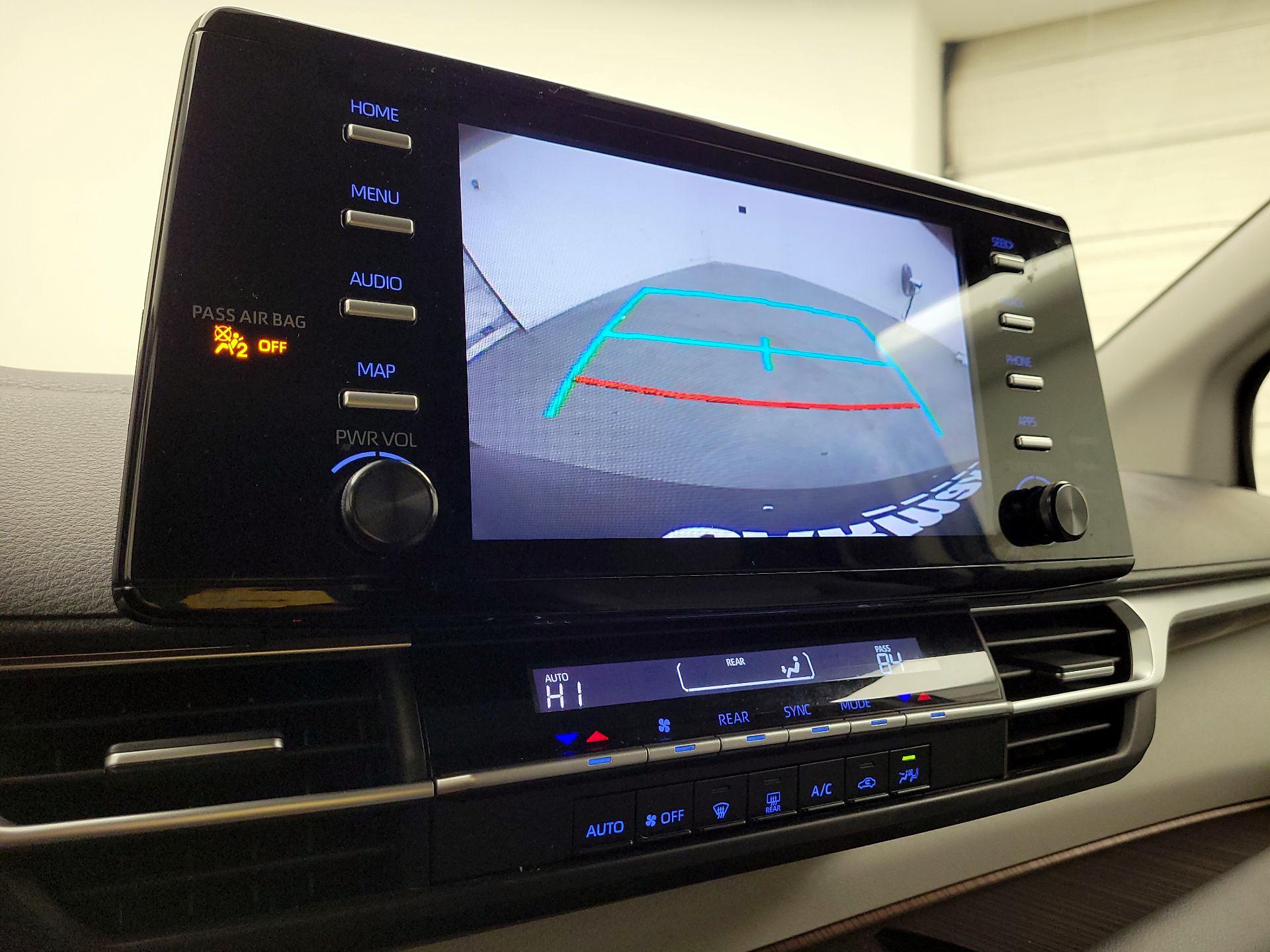 Thumbnail: 2021 Toyota Sienna - 14