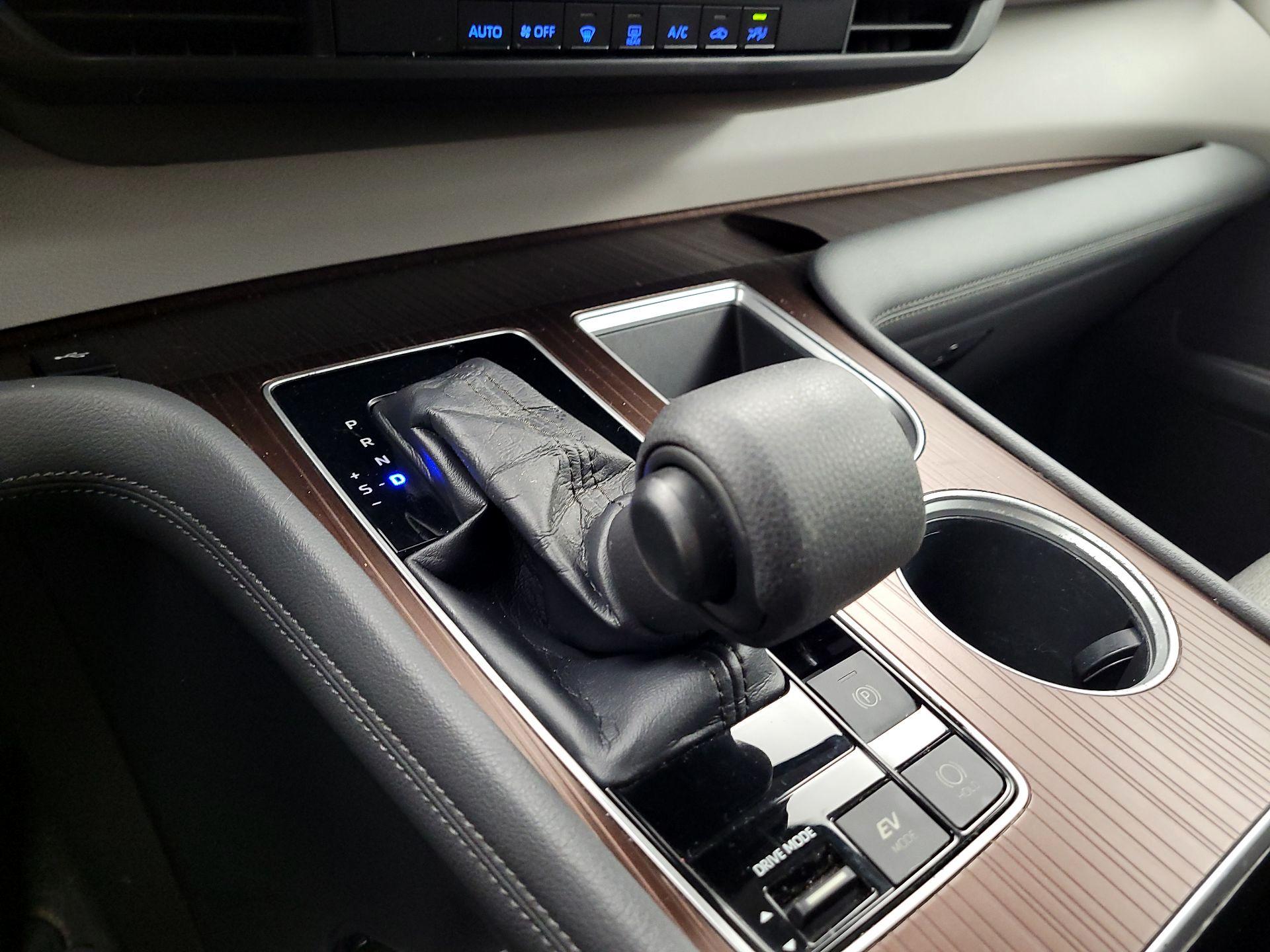 Thumbnail: 2021 Toyota Sienna - 17