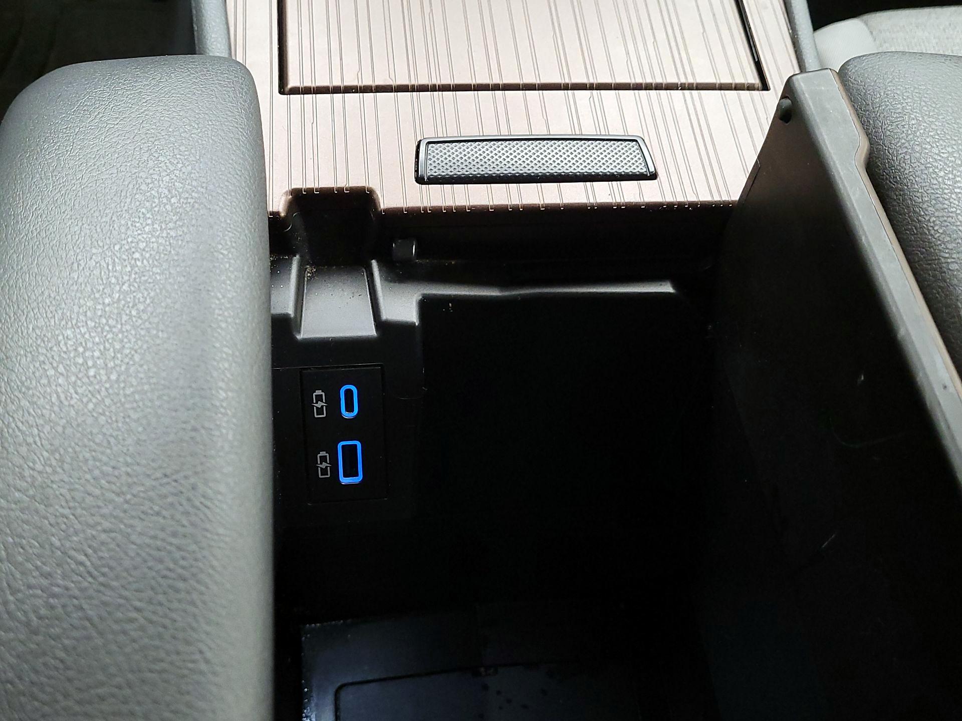 Thumbnail: 2021 Toyota Sienna - 18