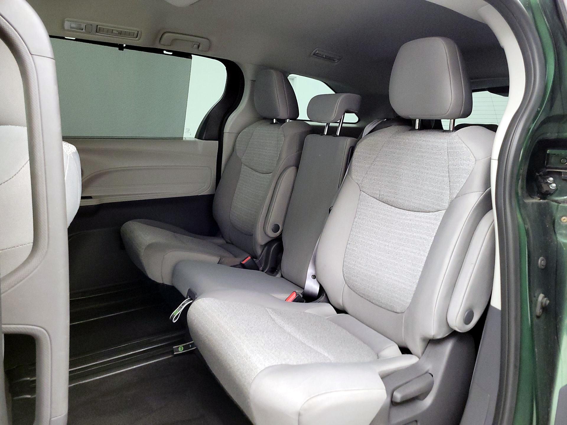 Thumbnail: 2021 Toyota Sienna - 19