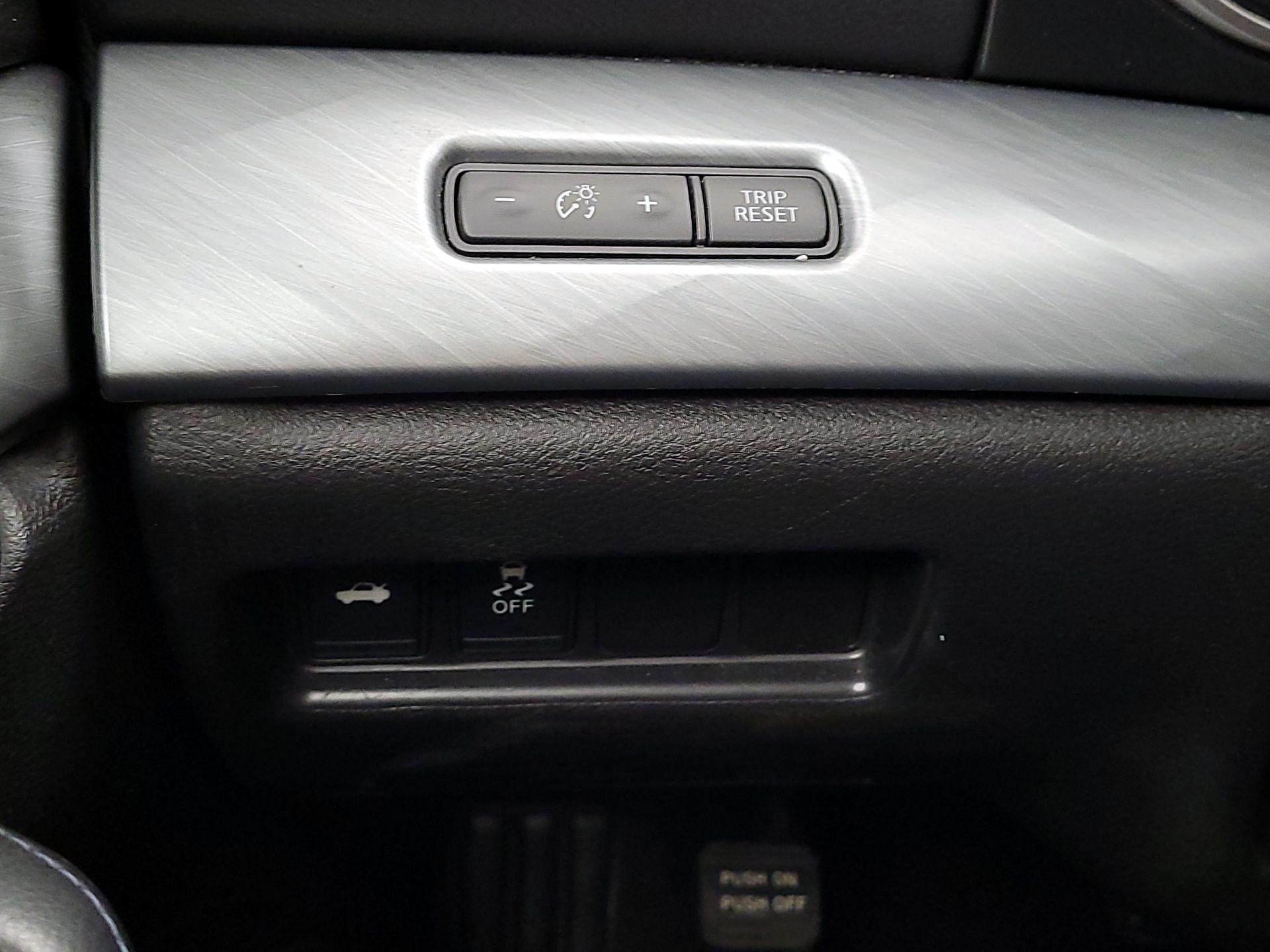 Thumbnail: 2016 Nissan Maxima - 13