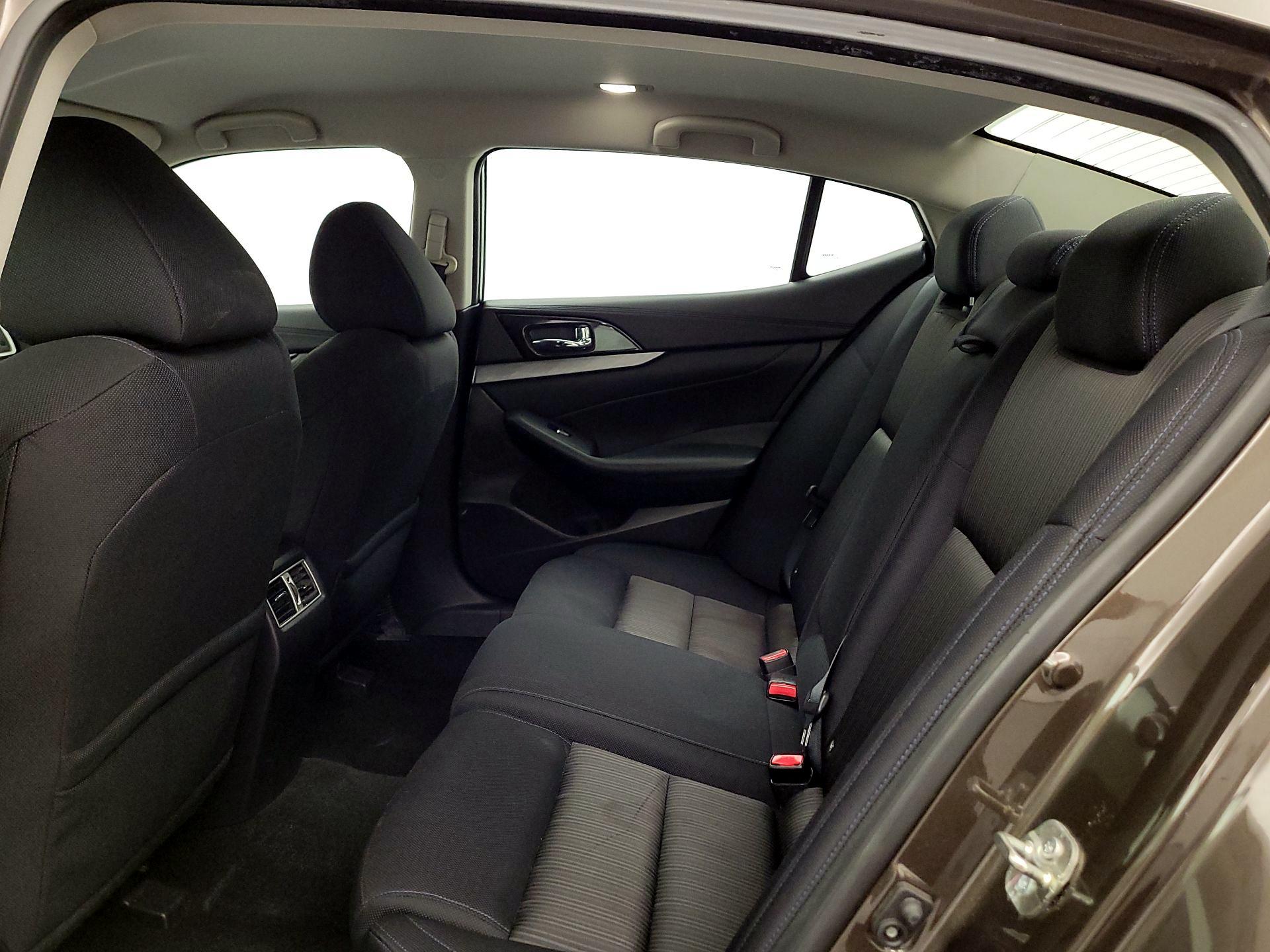 Thumbnail: 2016 Nissan Maxima - 20