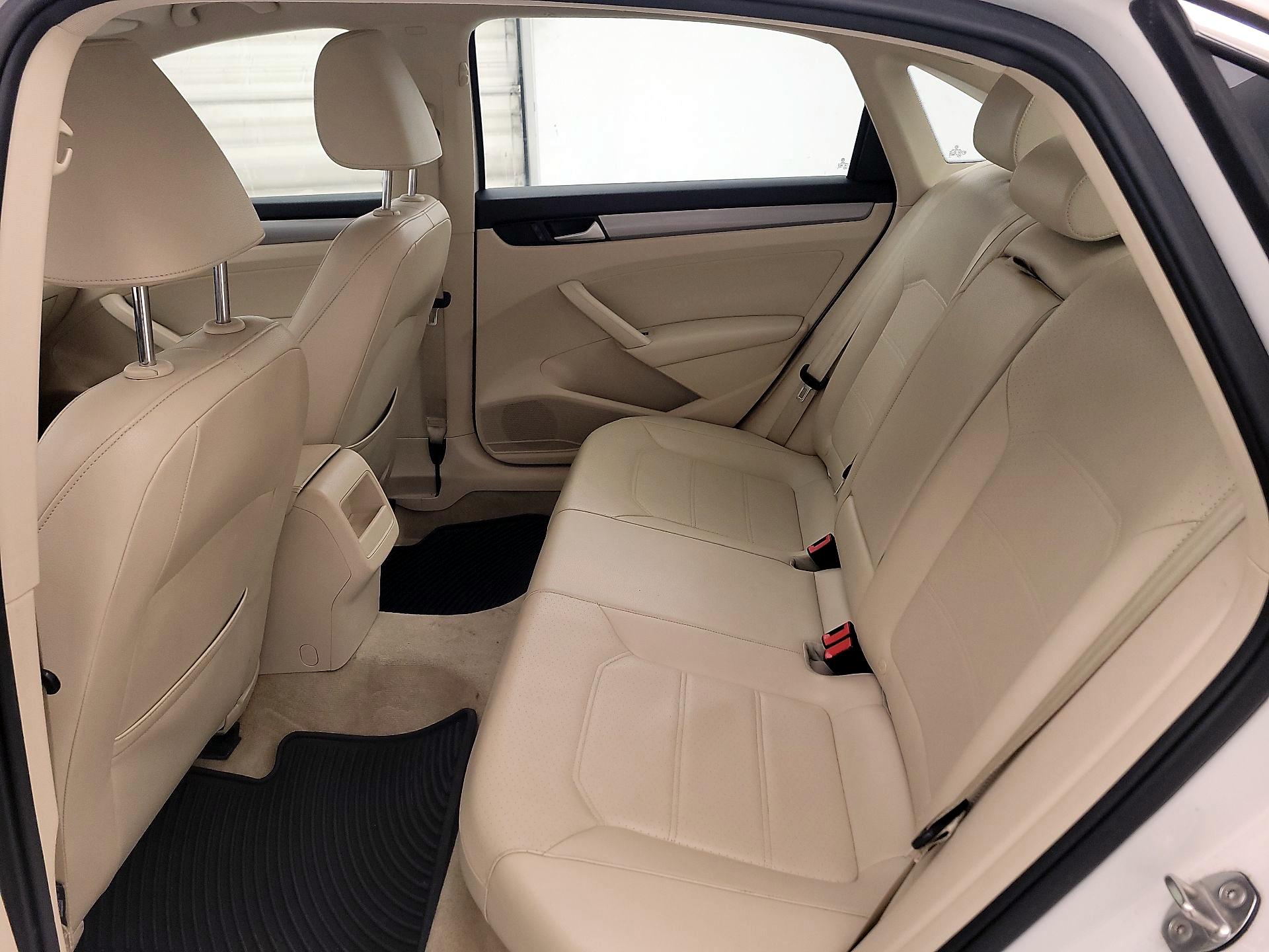 Thumbnail: 2015 Volkswagen Passat - 19