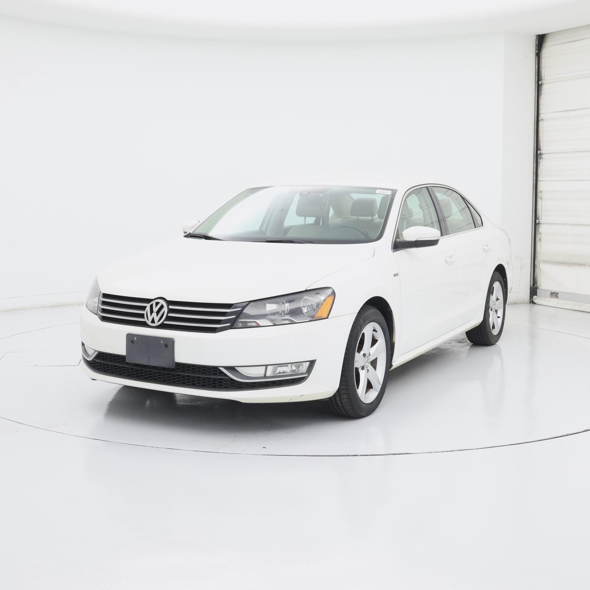 Thumbnail: 2015 Volkswagen Passat - 4