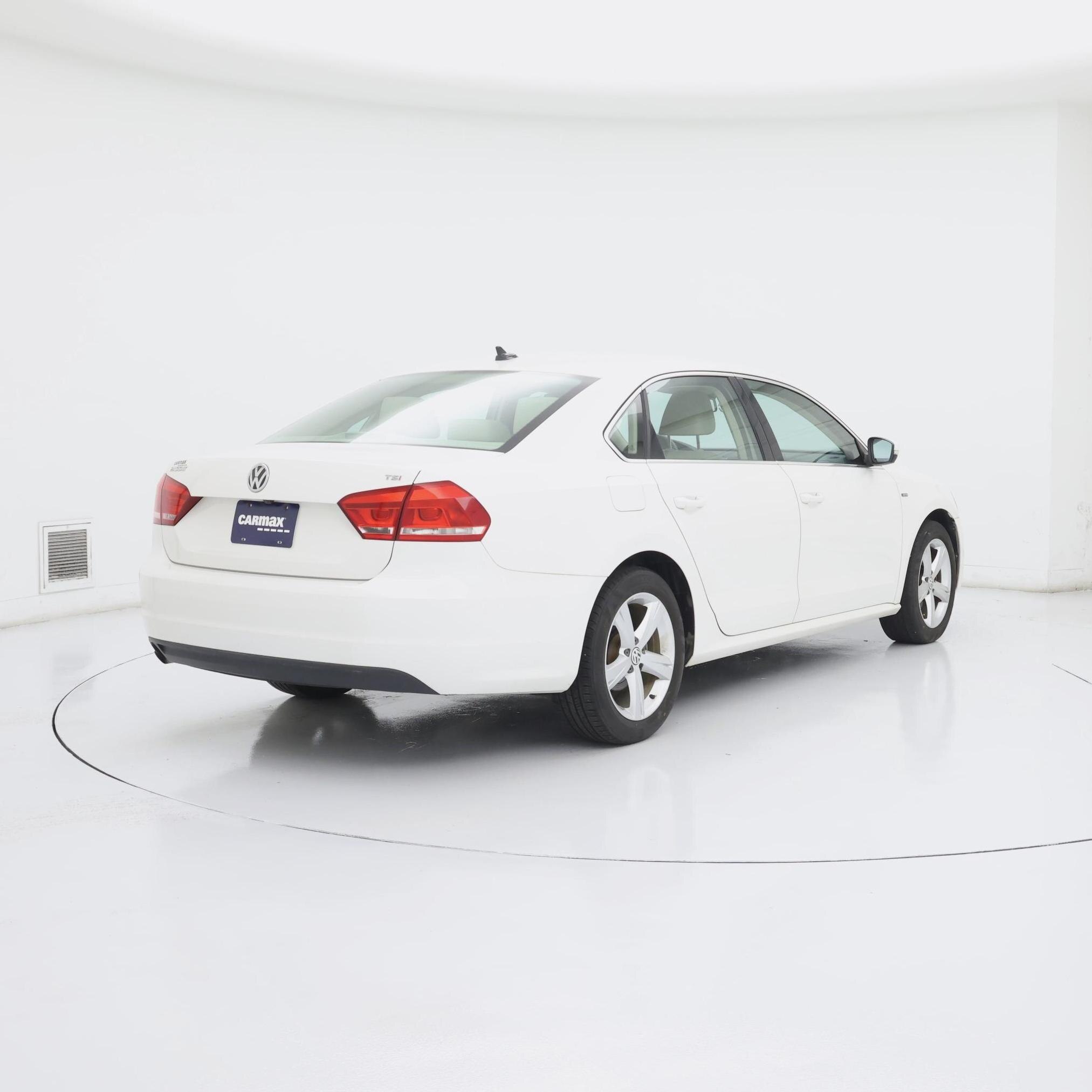 Thumbnail: 2015 Volkswagen Passat - 8