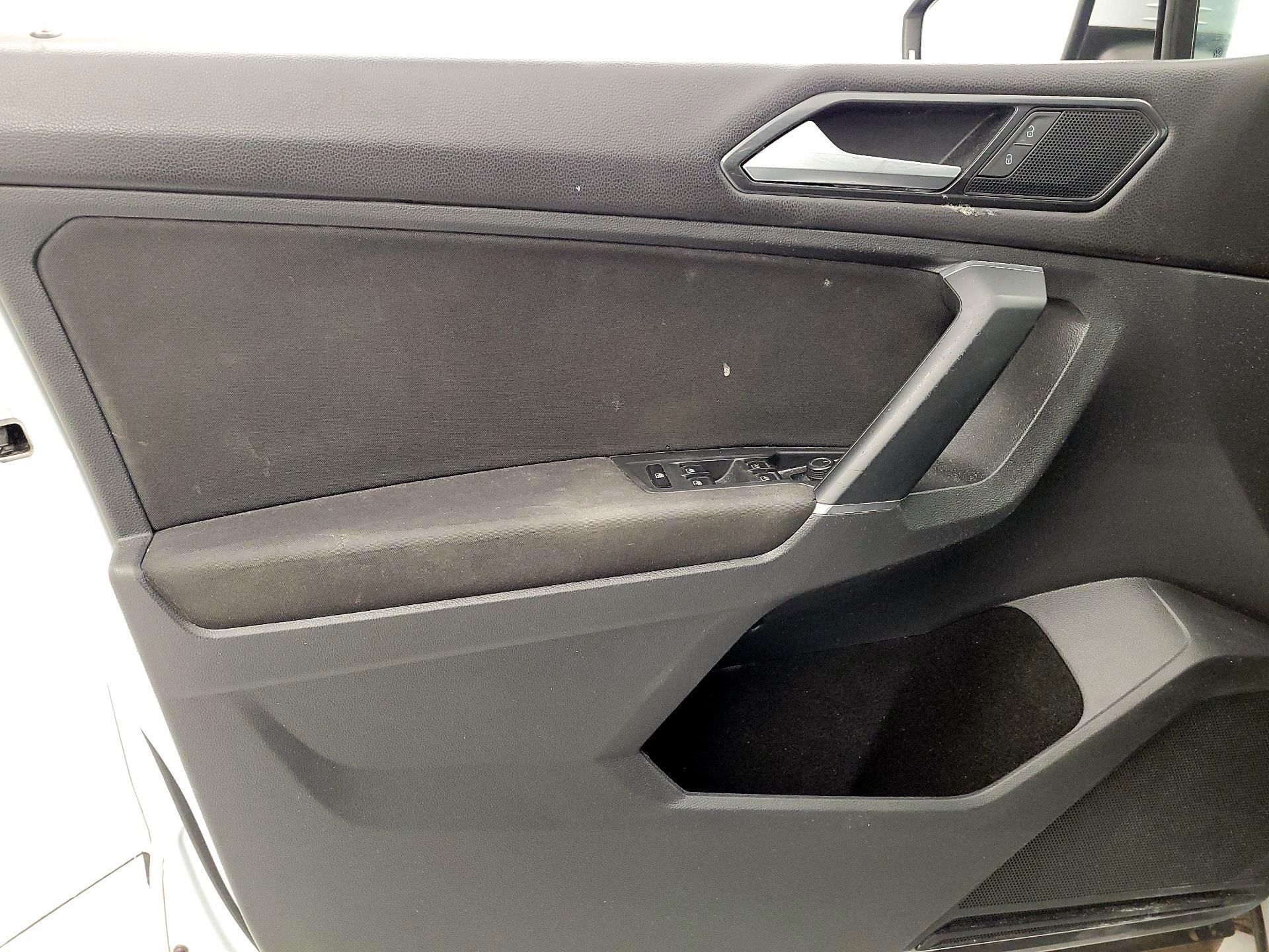 Thumbnail: 2018 Volkswagen Tiguan - 12