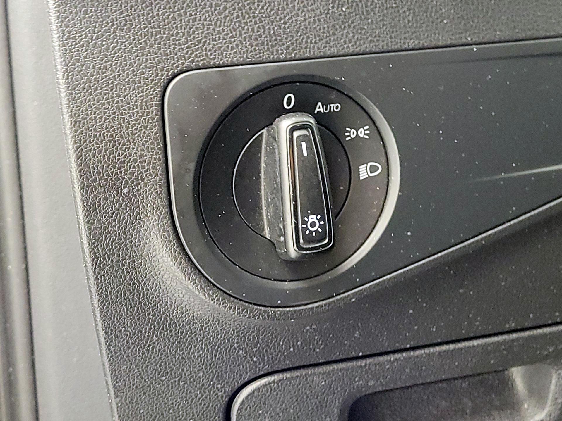 Thumbnail: 2018 Volkswagen Tiguan - 13