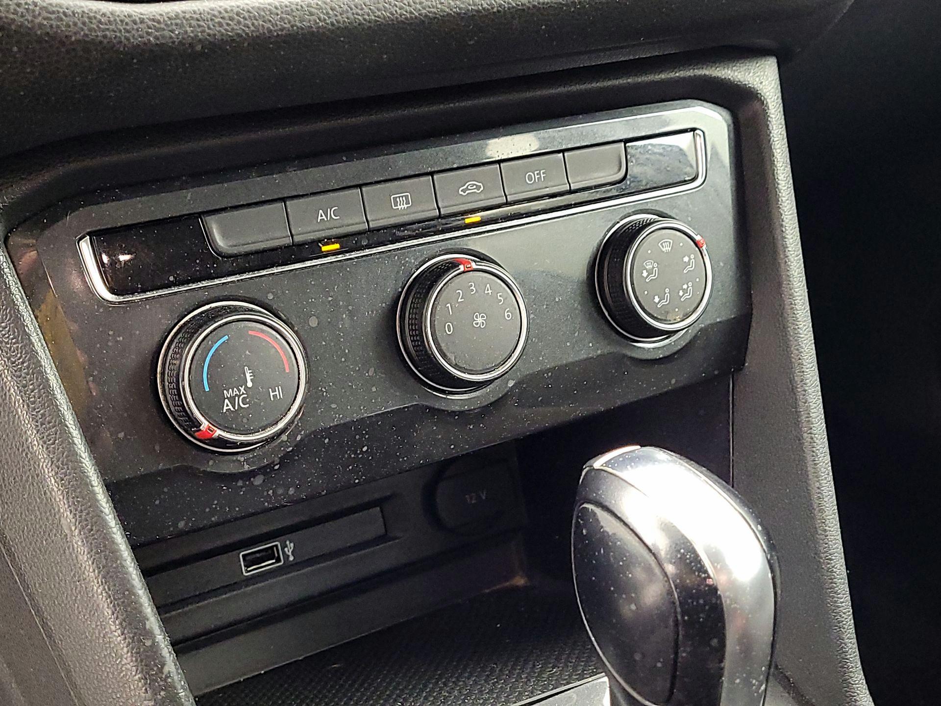 Thumbnail: 2018 Volkswagen Tiguan - 16