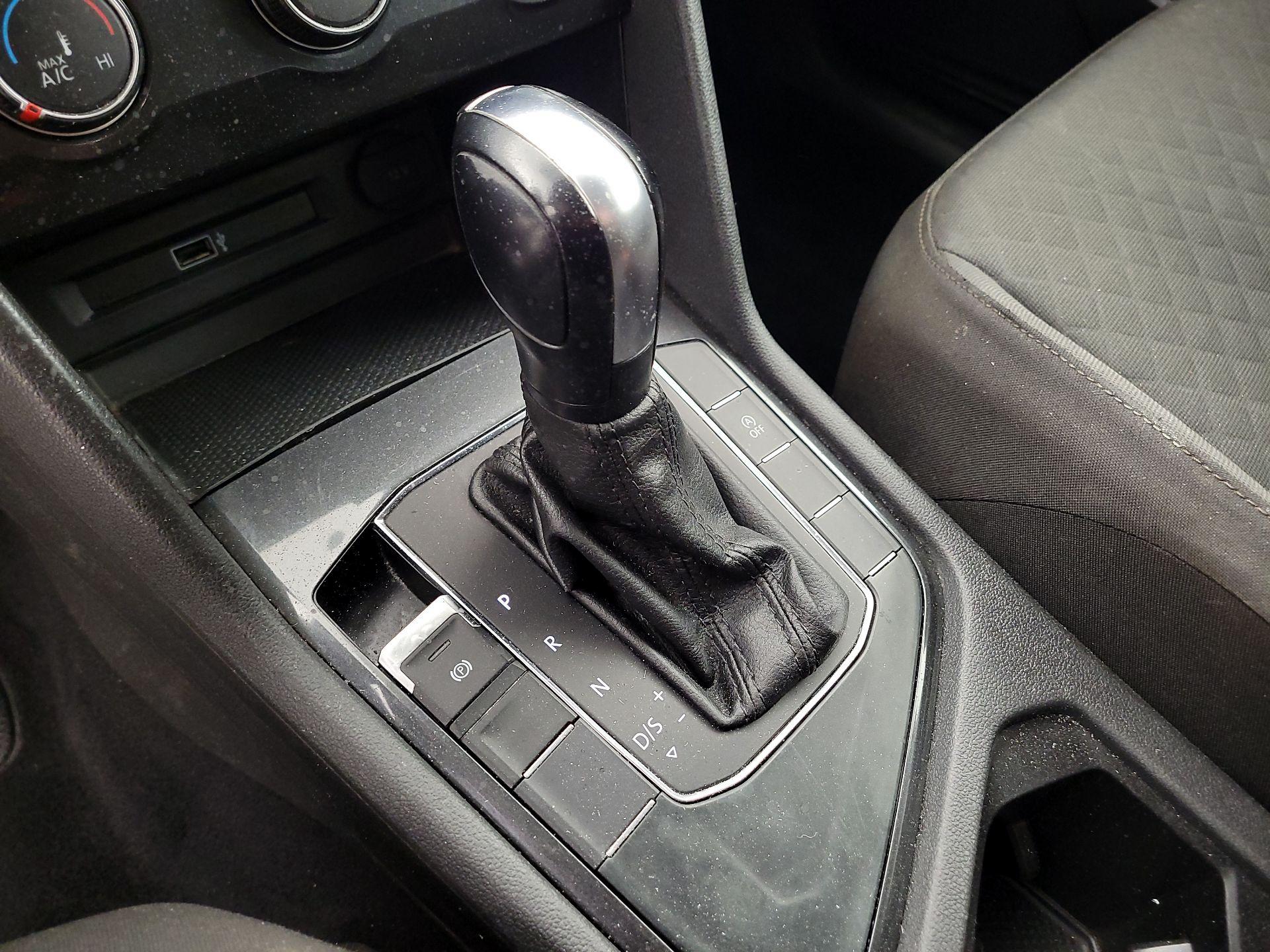 Thumbnail: 2018 Volkswagen Tiguan - 17