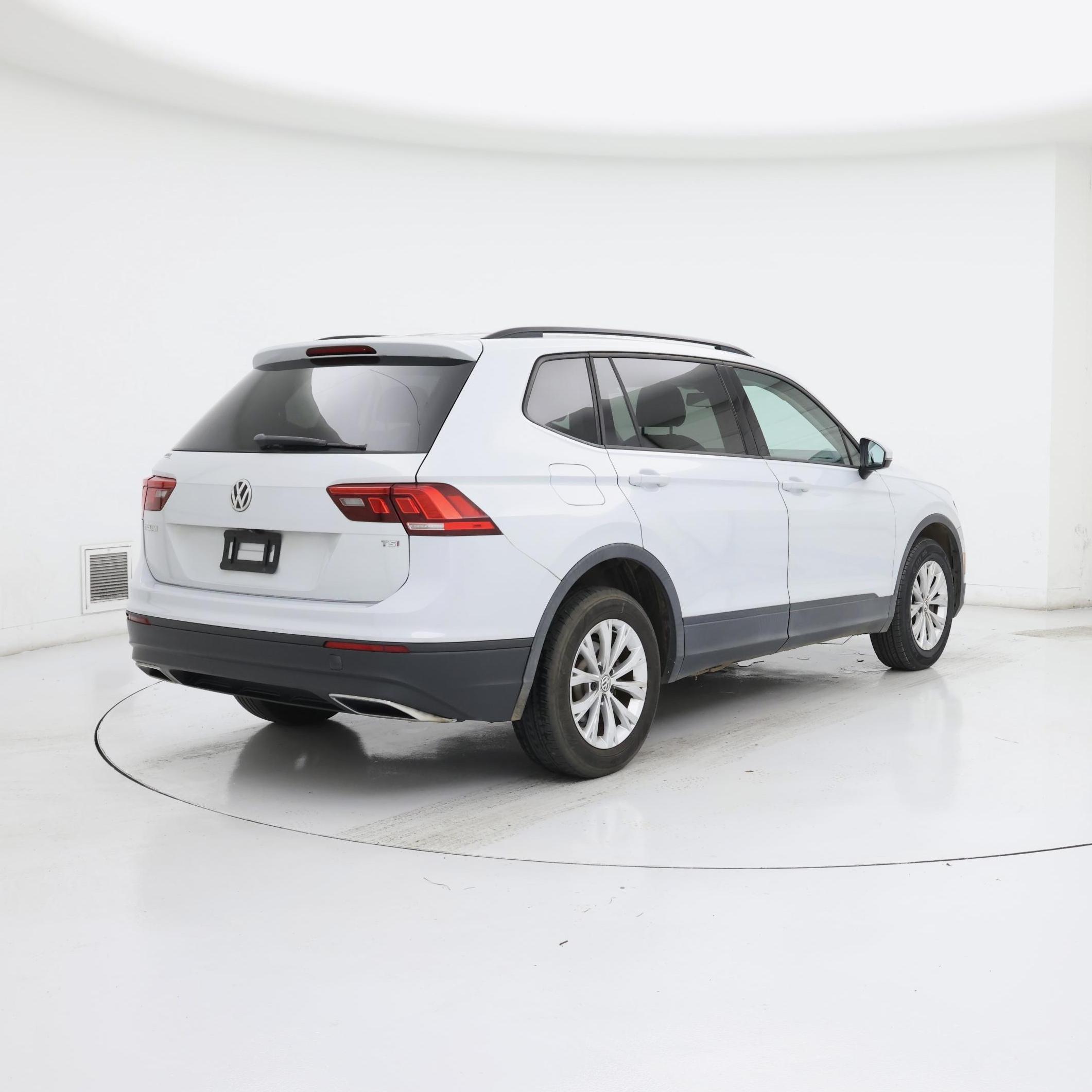 Thumbnail: 2018 Volkswagen Tiguan - 8