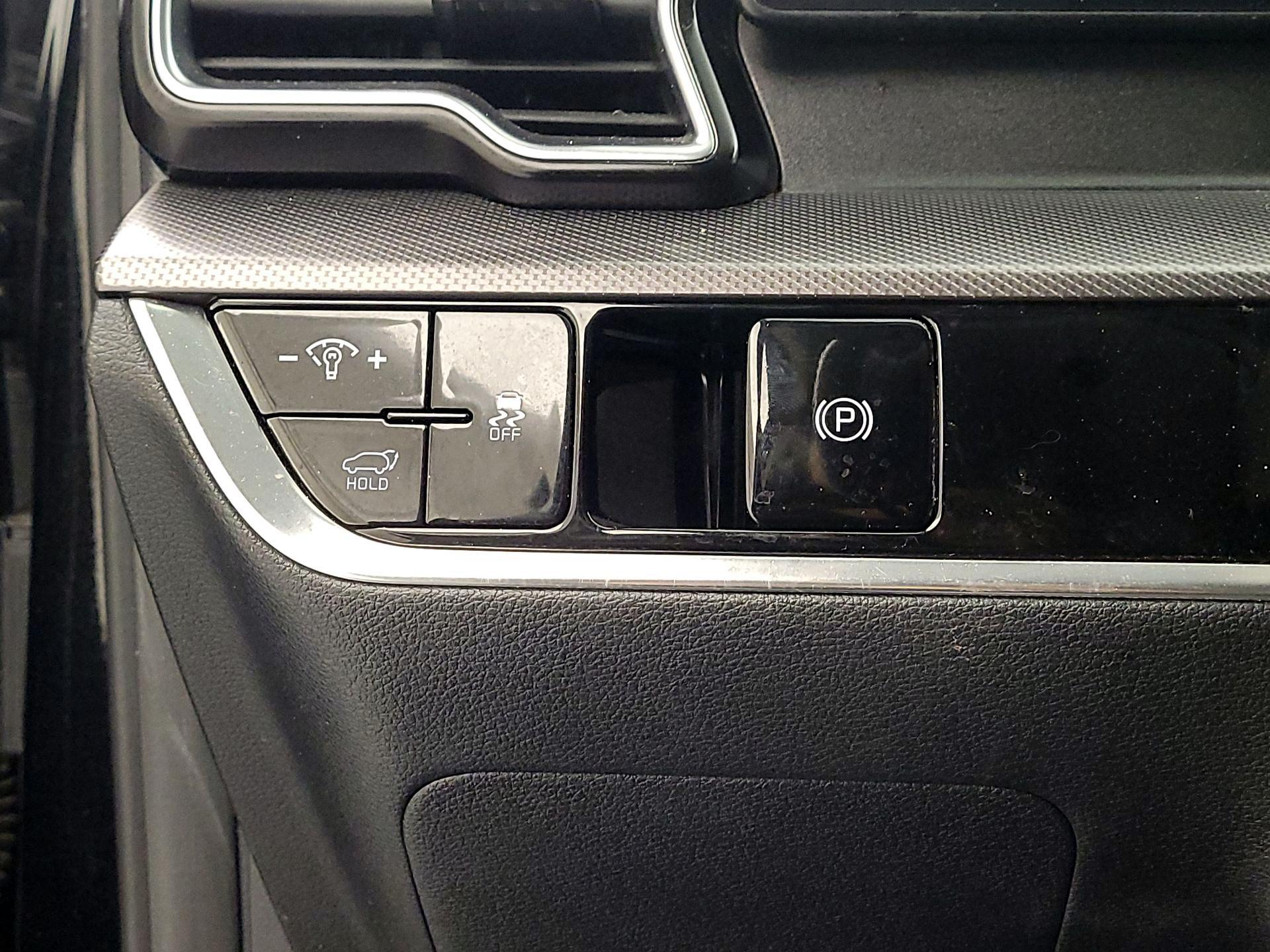 Thumbnail: 2023 Kia Sportage - 13