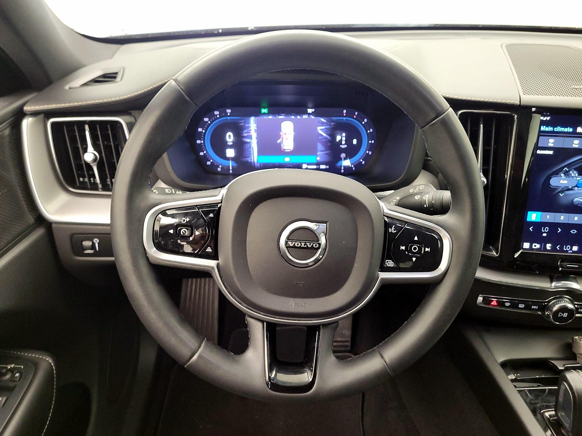 Thumbnail: 2022 Volvo XC60 - 10