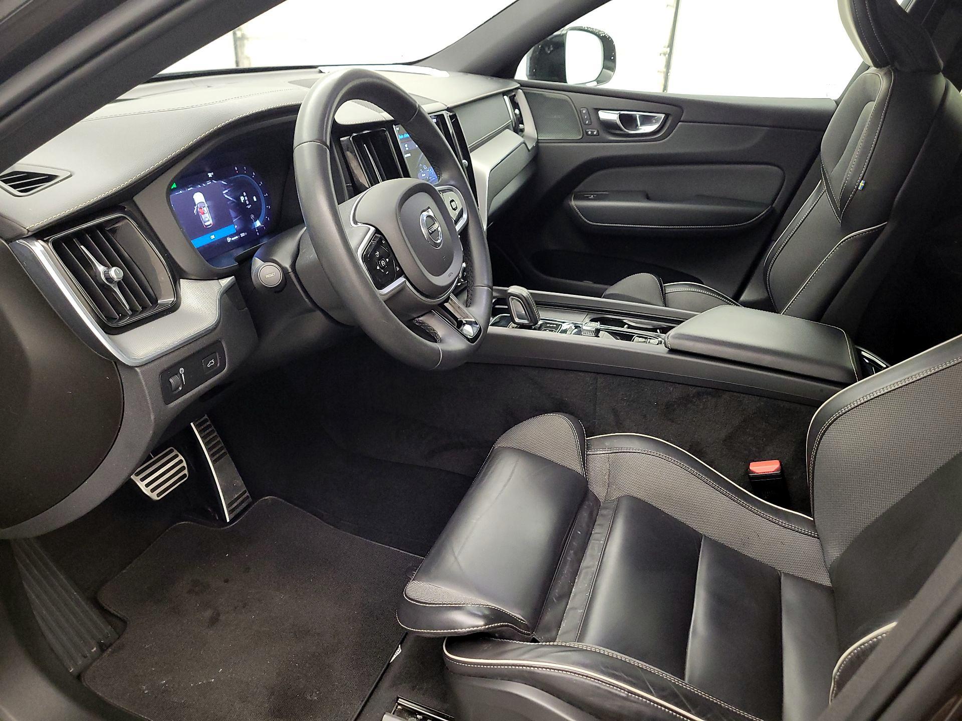 Thumbnail: 2022 Volvo XC60 - 11