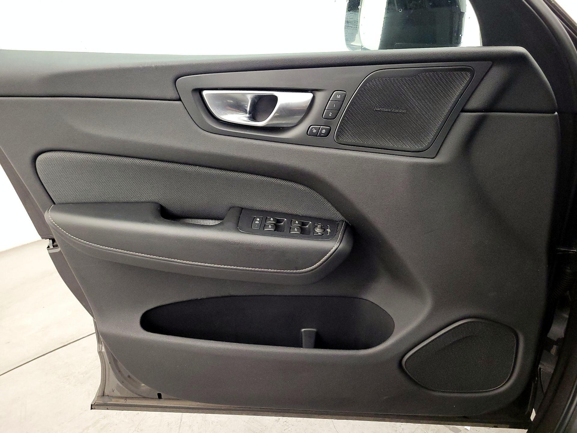 Thumbnail: 2022 Volvo XC60 - 12