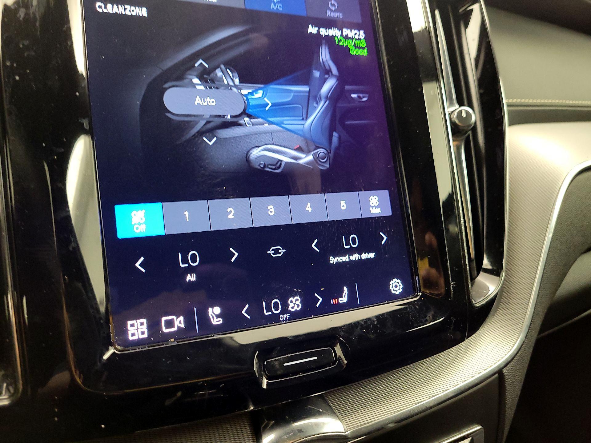 Thumbnail: 2022 Volvo XC60 - 14