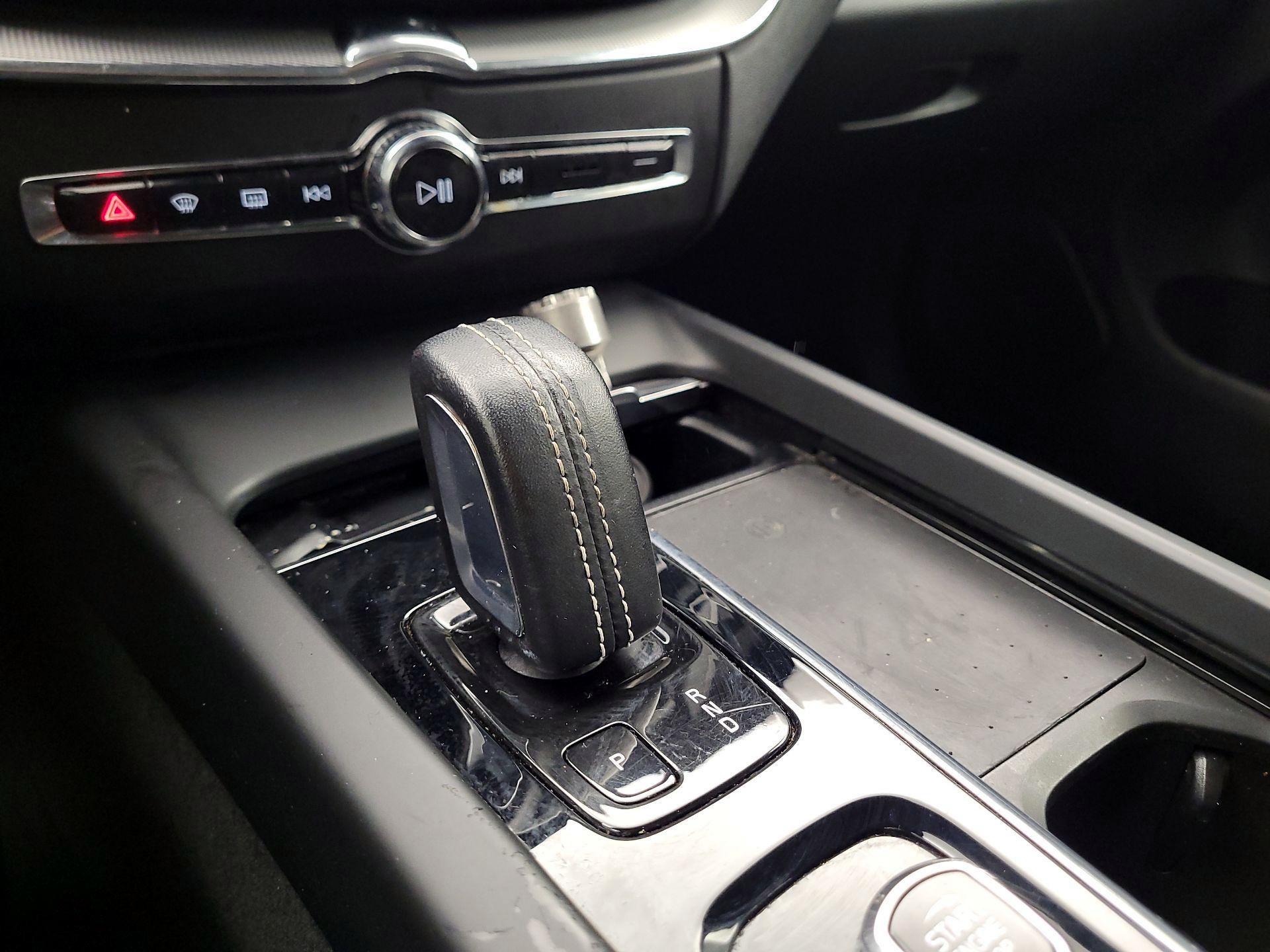 Thumbnail: 2022 Volvo XC60 - 15