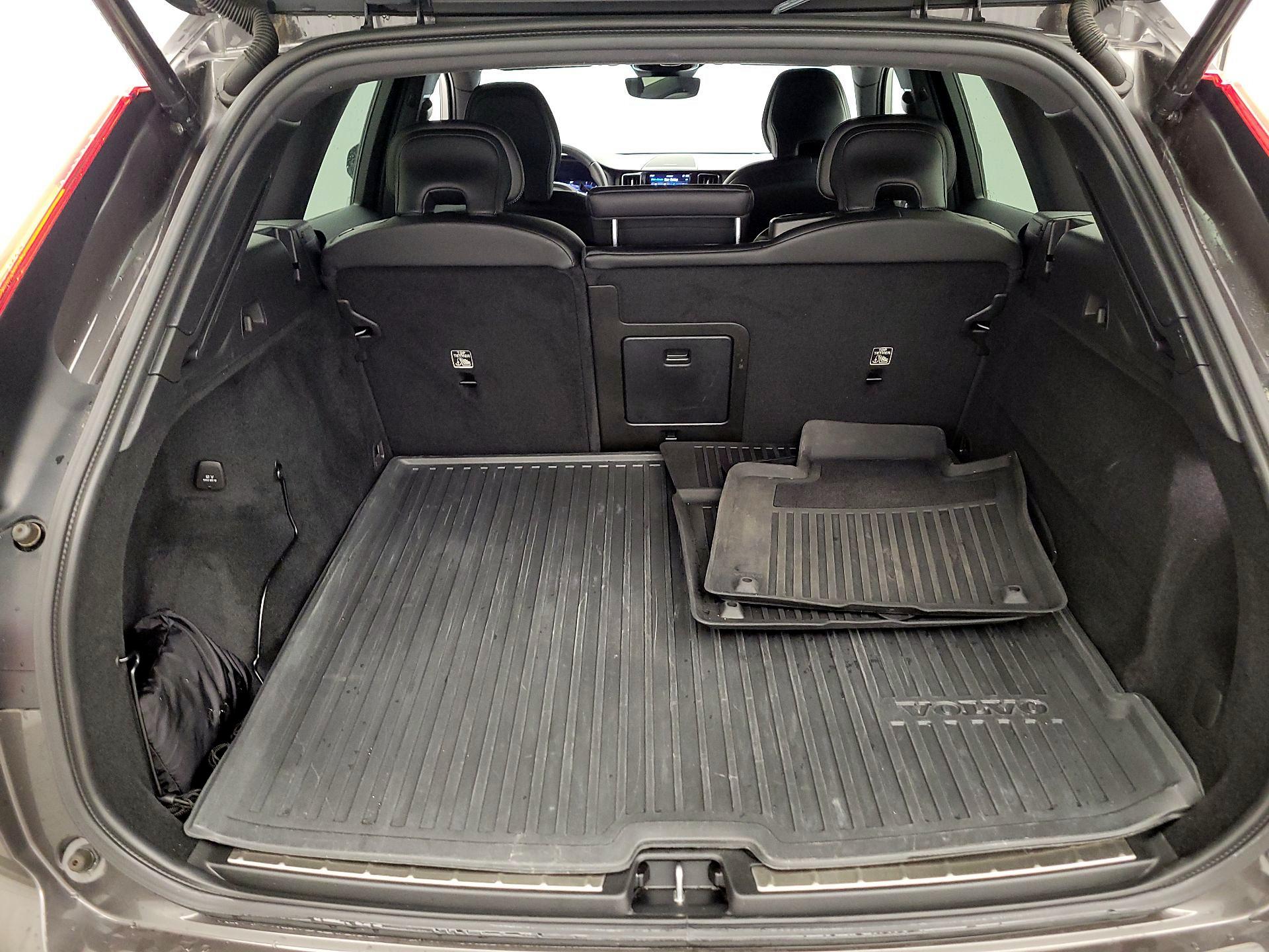 Thumbnail: 2022 Volvo XC60 - 16