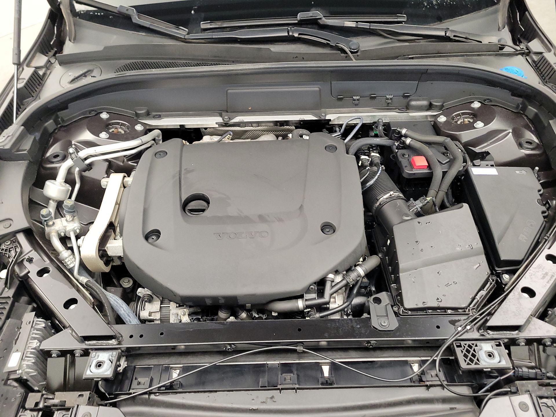 Thumbnail: 2022 Volvo XC60 - 17