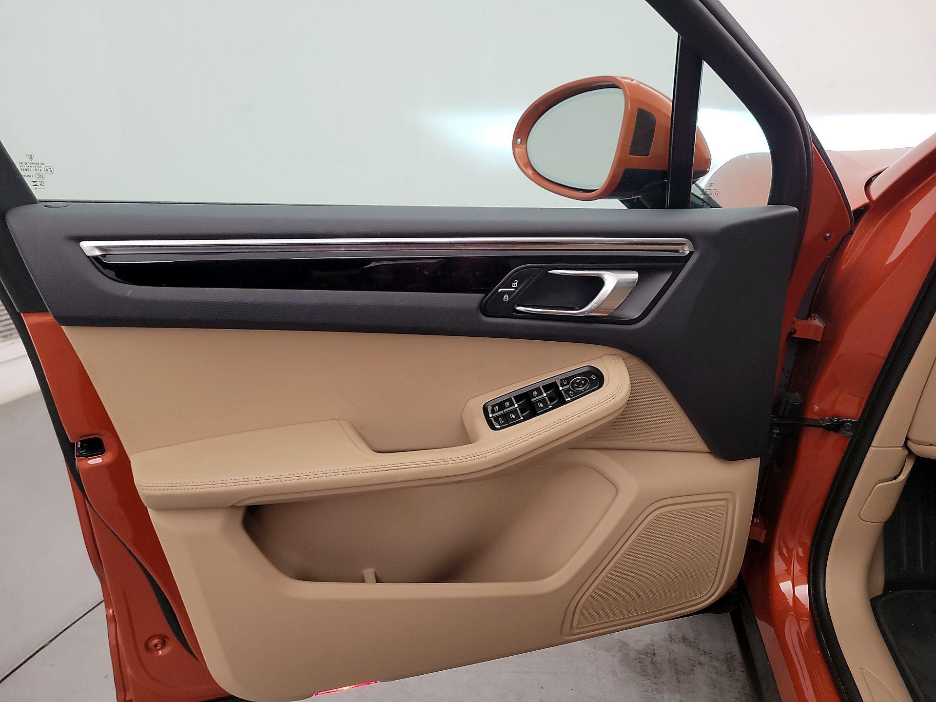 Thumbnail: 2023 Porsche Macan - 12