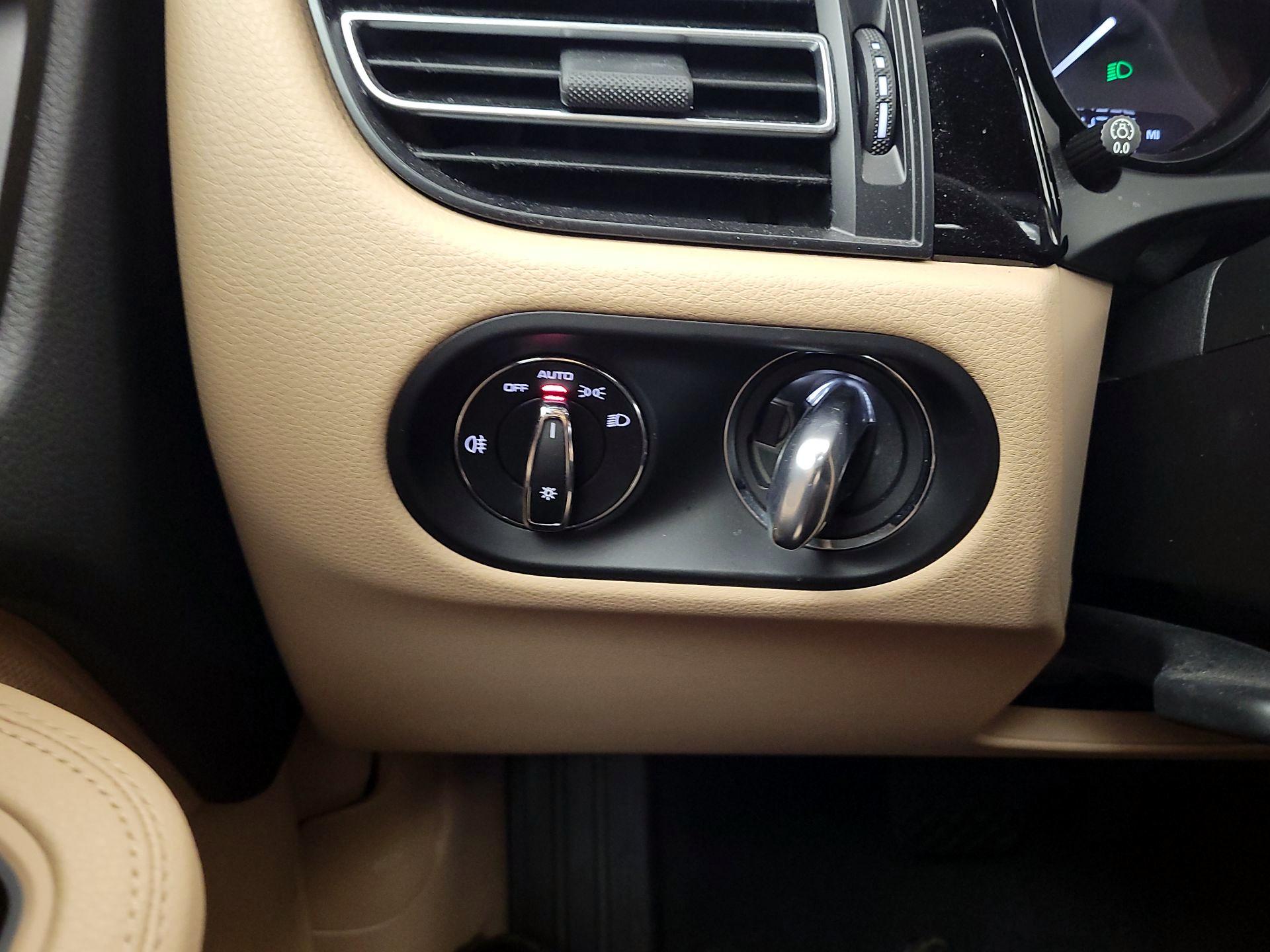 Thumbnail: 2023 Porsche Macan - 13