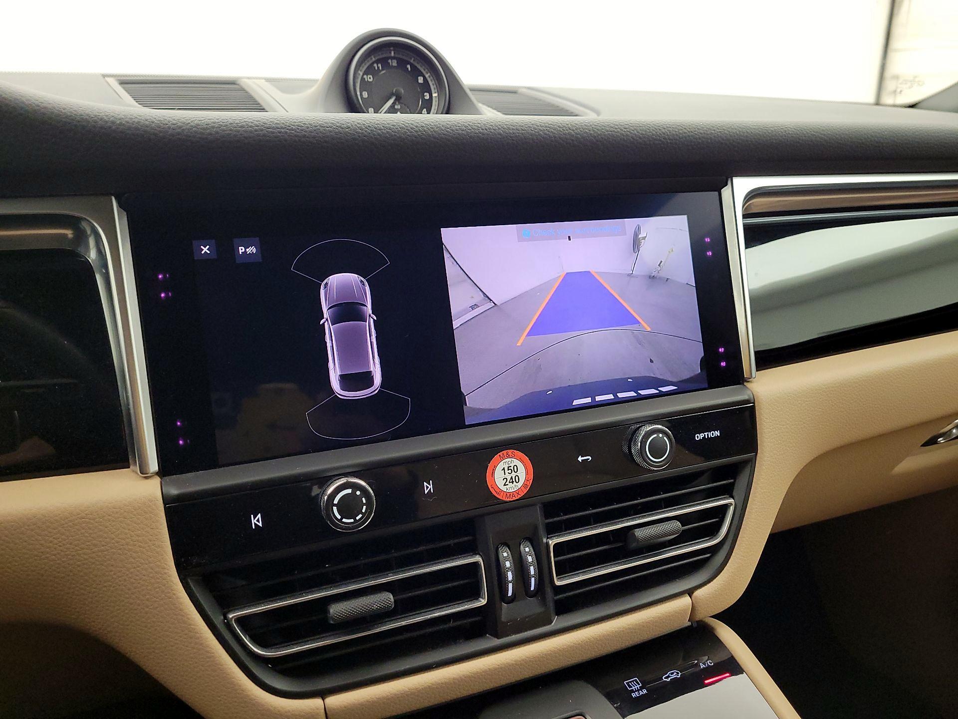 Thumbnail: 2023 Porsche Macan - 15