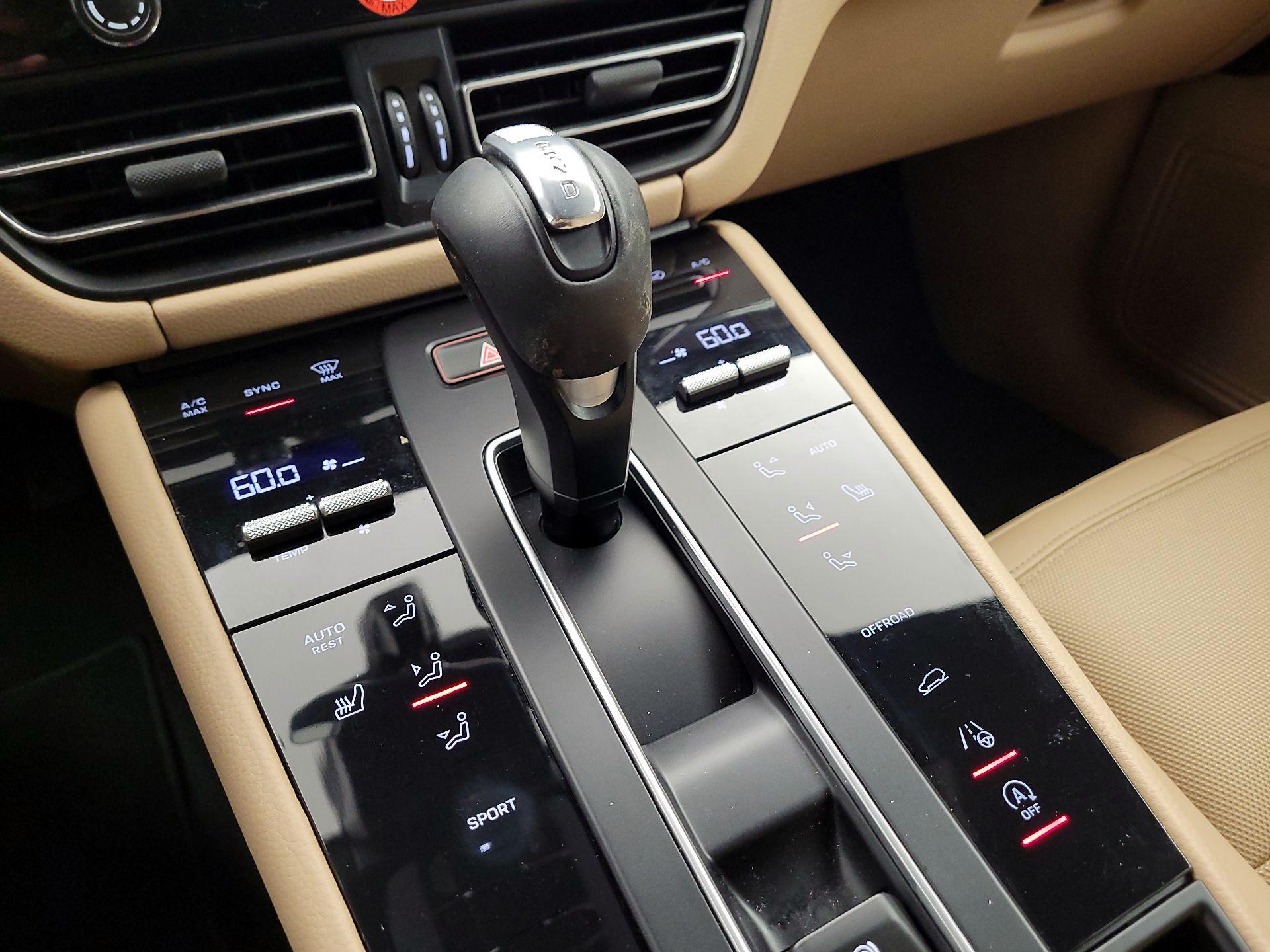 Thumbnail: 2023 Porsche Macan - 17