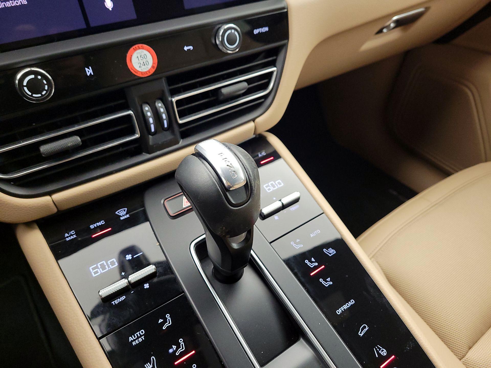 Thumbnail: 2023 Porsche Macan - 18