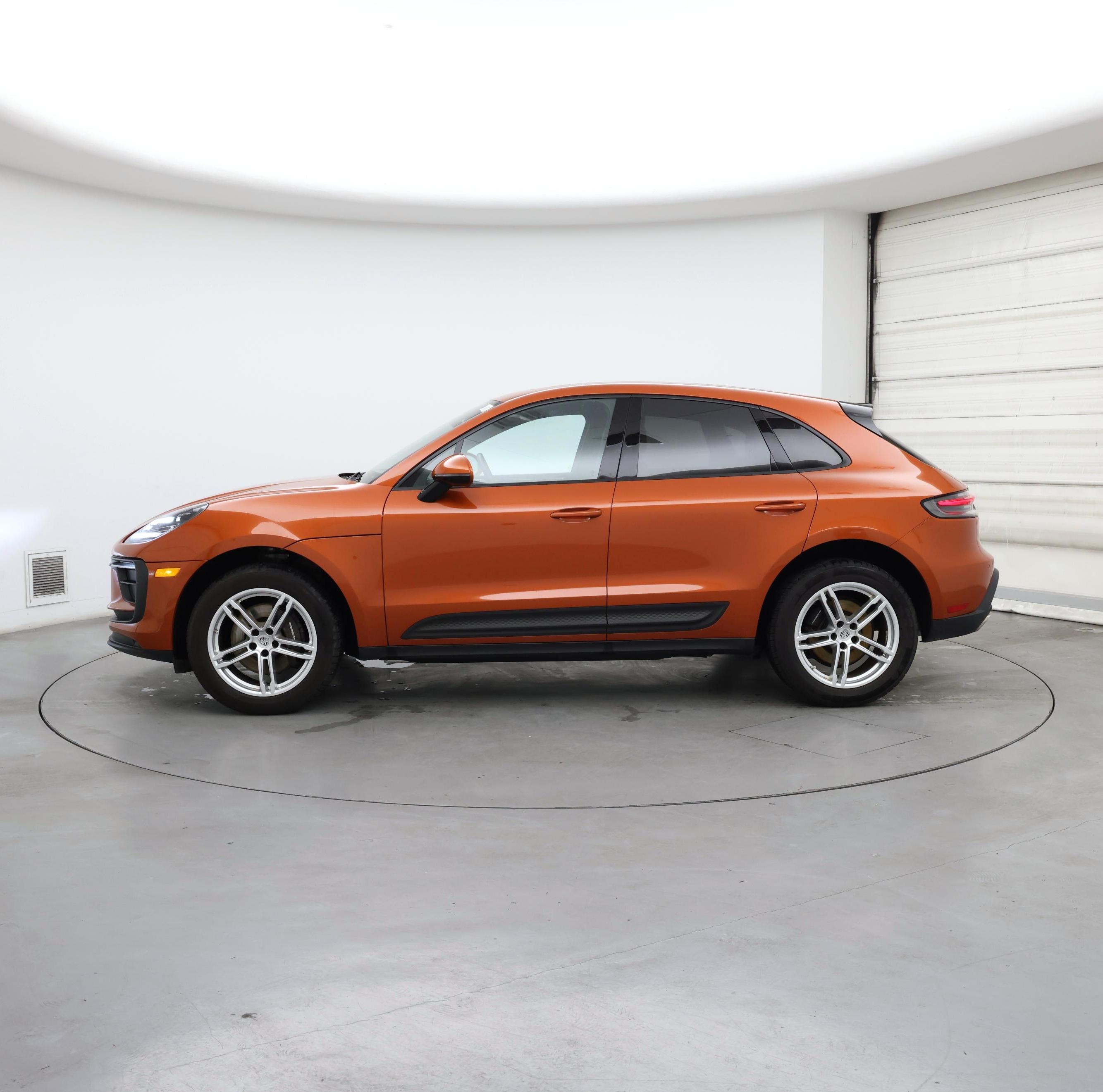 Thumbnail: 2023 Porsche Macan - 3