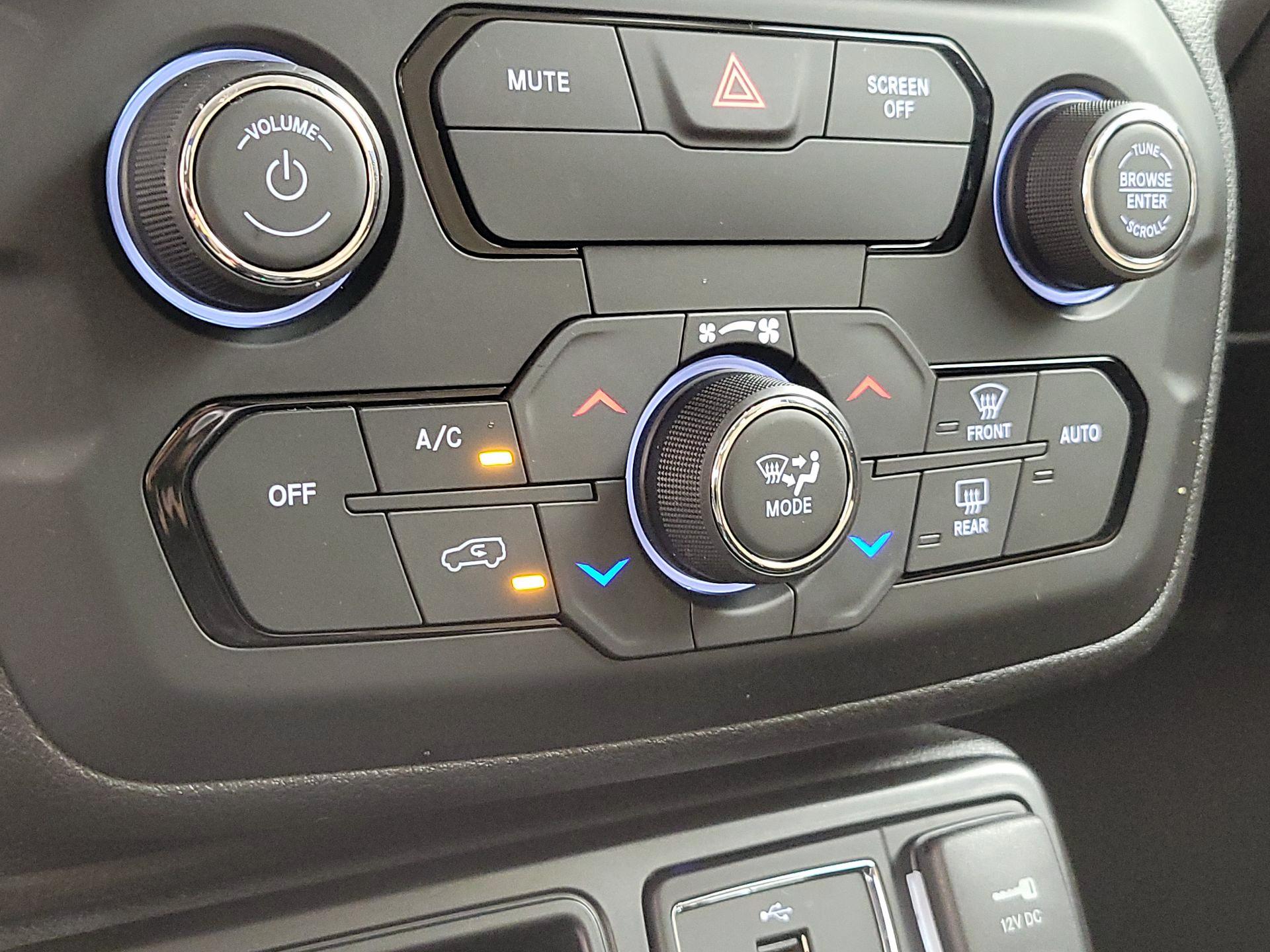 Thumbnail: 2018 Jeep Renegade - 15