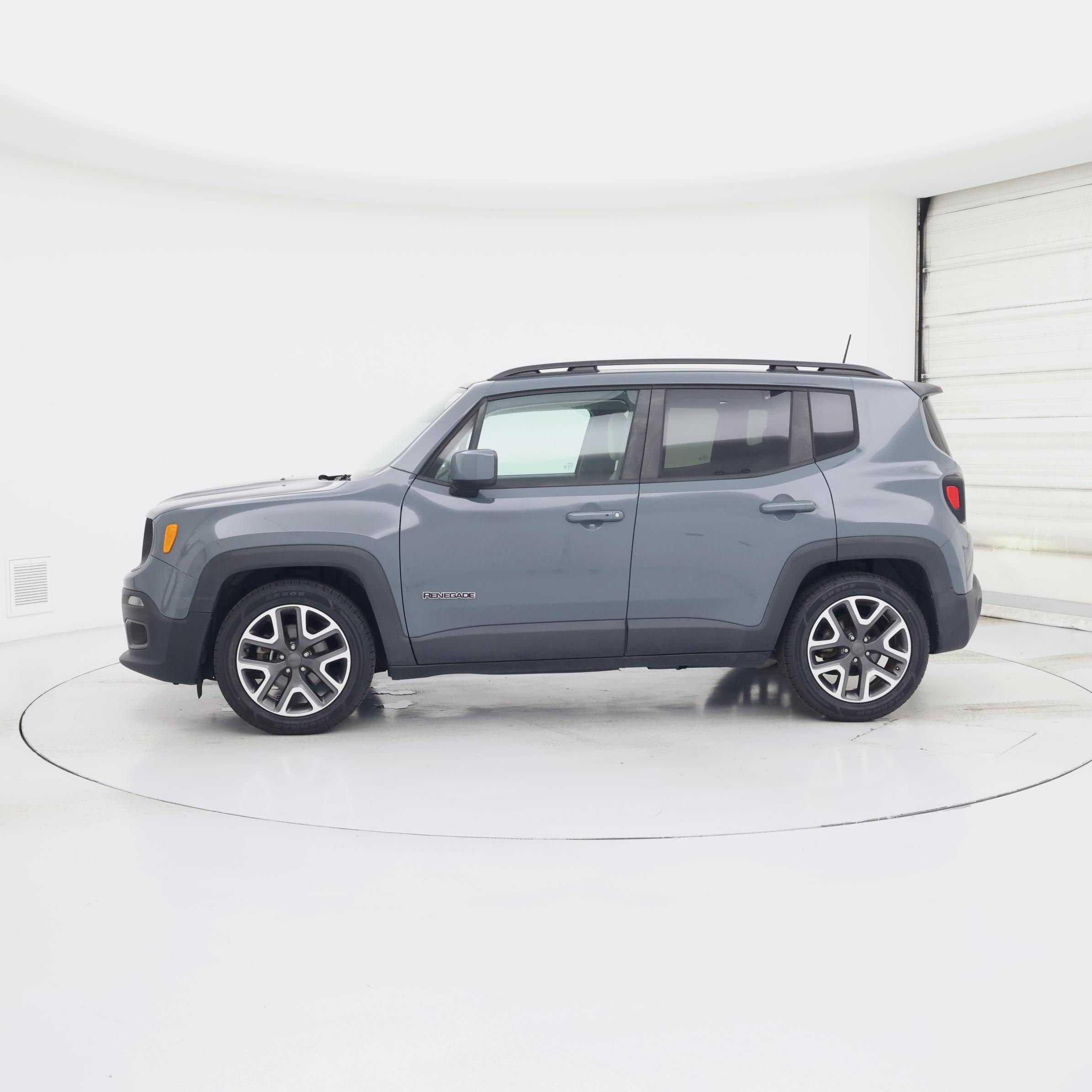 Thumbnail: 2018 Jeep Renegade - 3