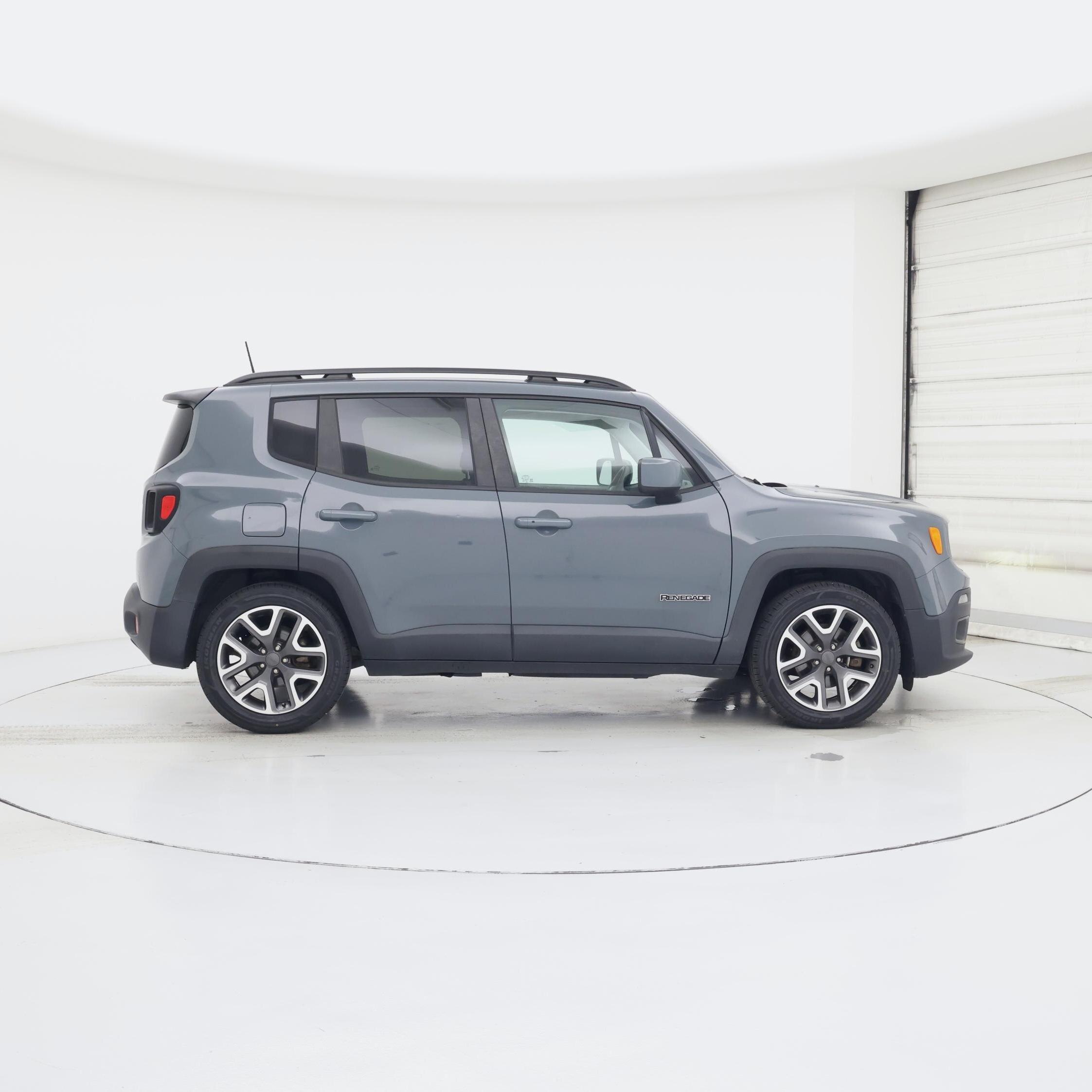 Thumbnail: 2018 Jeep Renegade - 7
