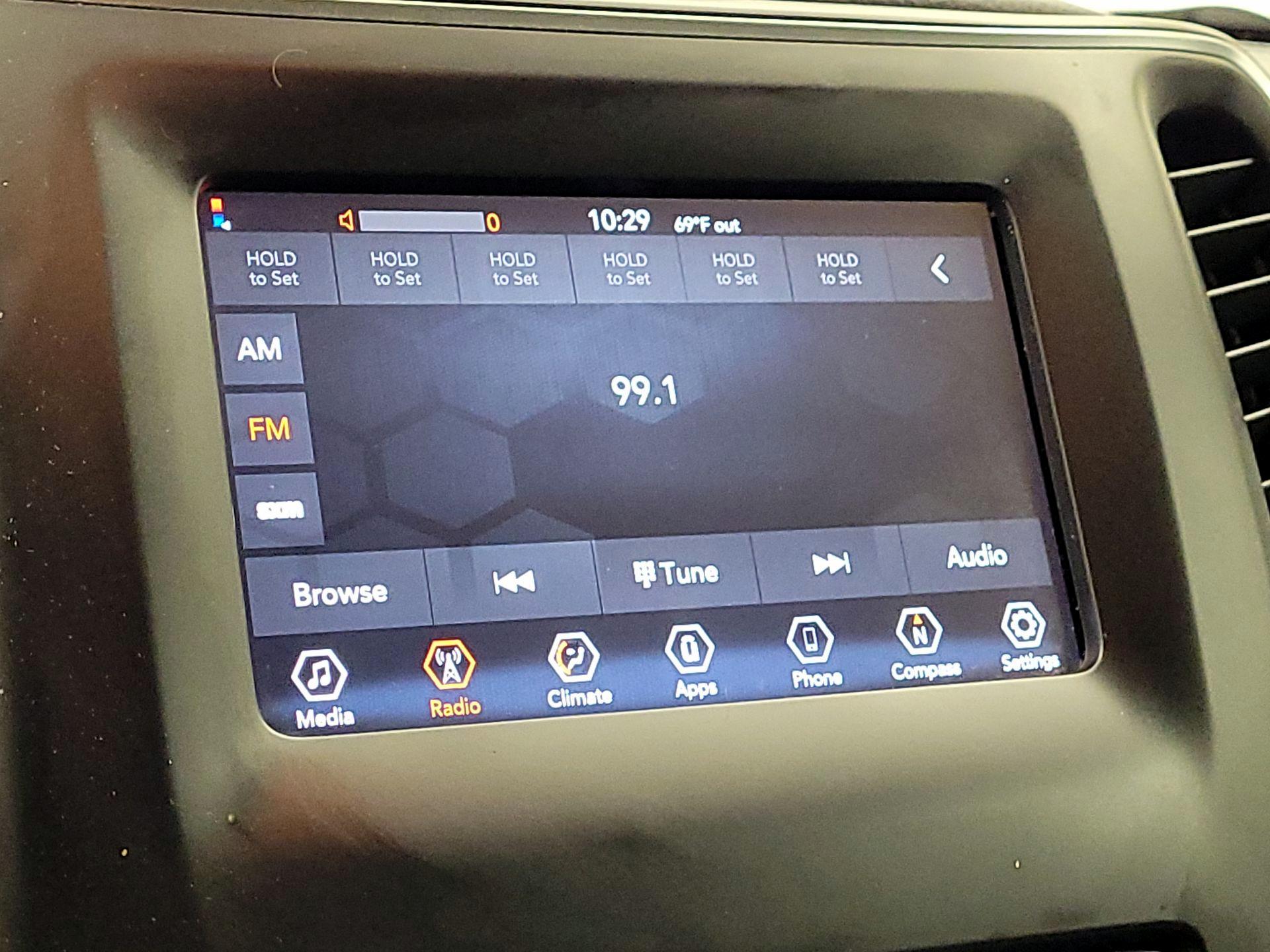 Thumbnail: 2020 Jeep Cherokee - 15