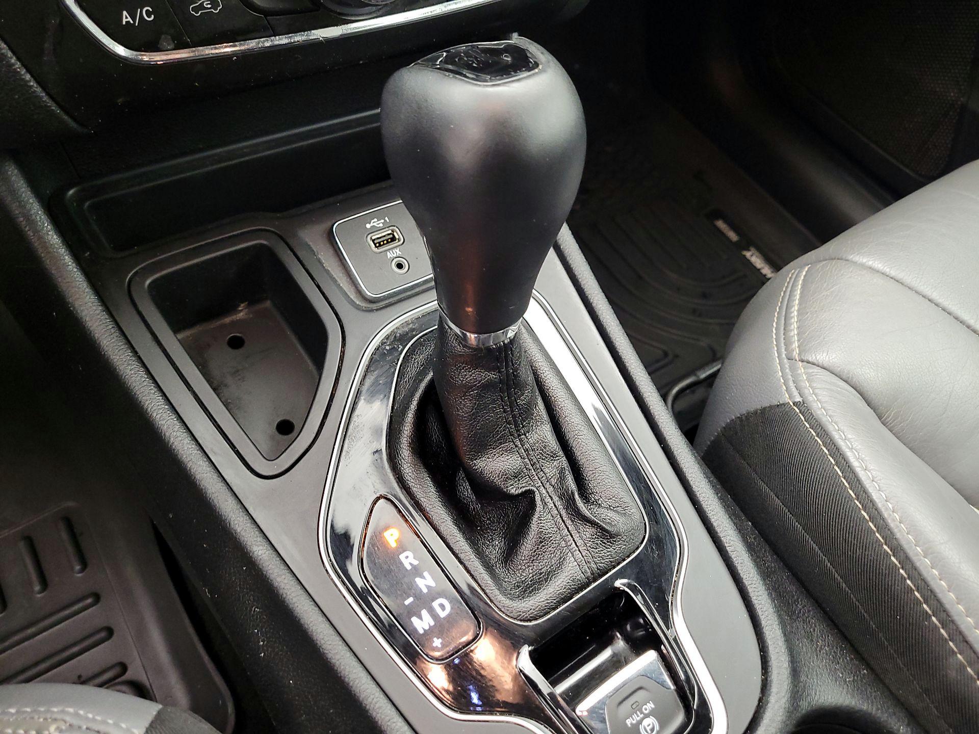 Thumbnail: 2020 Jeep Cherokee - 17