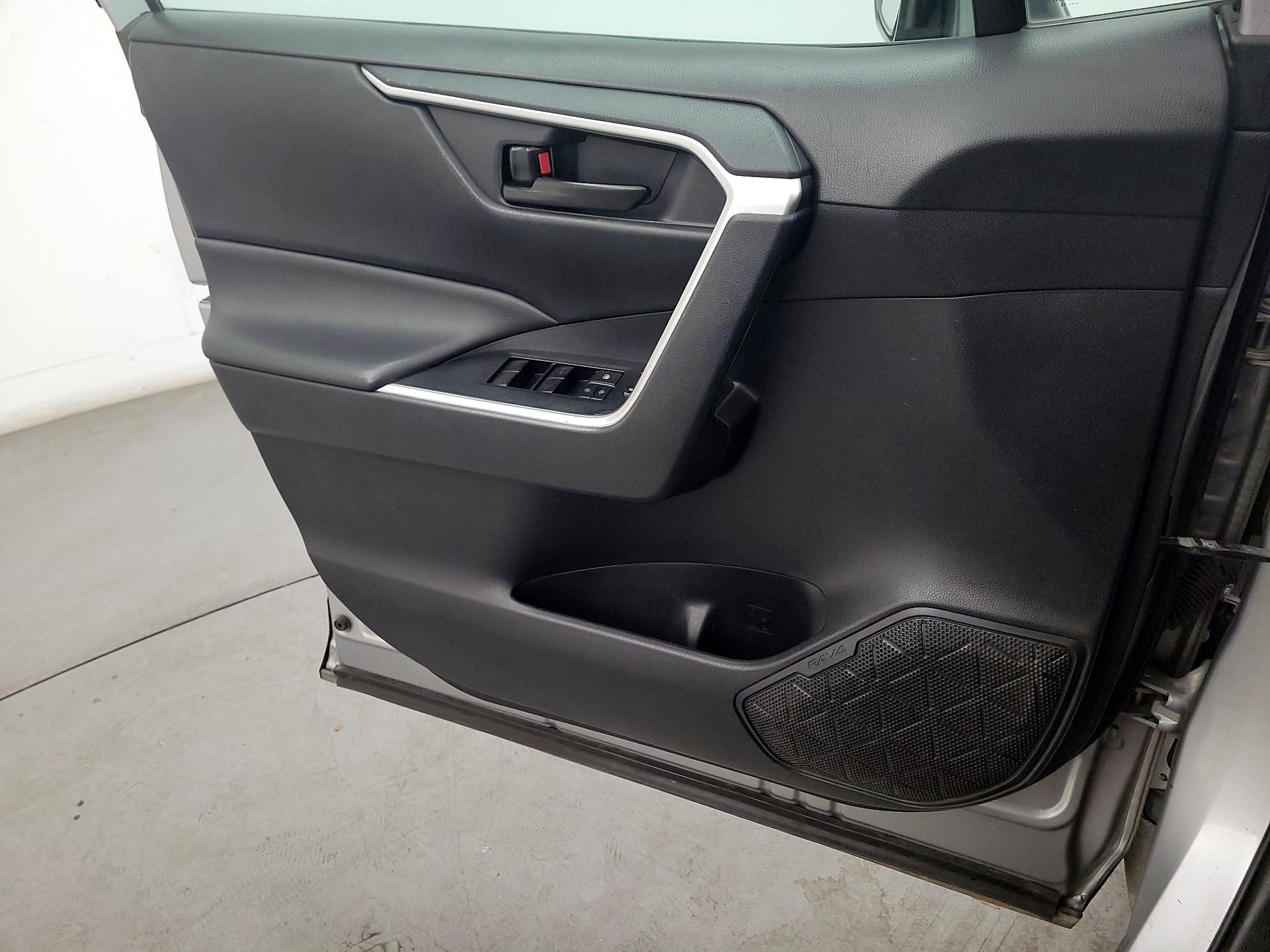 Thumbnail: 2019 Toyota RAV4 - 12