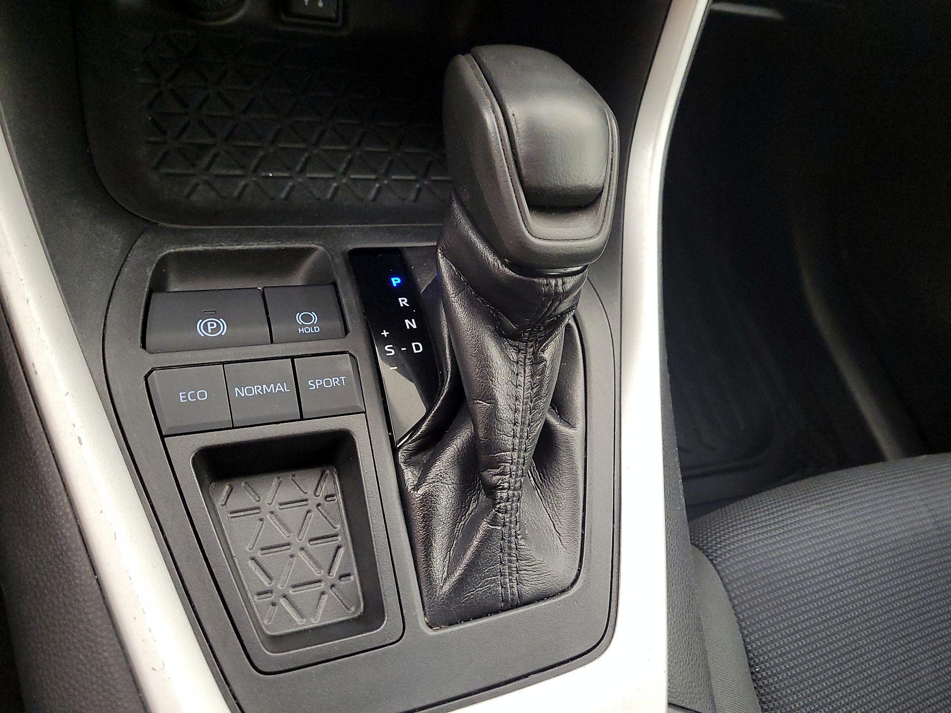 Thumbnail: 2019 Toyota RAV4 - 17