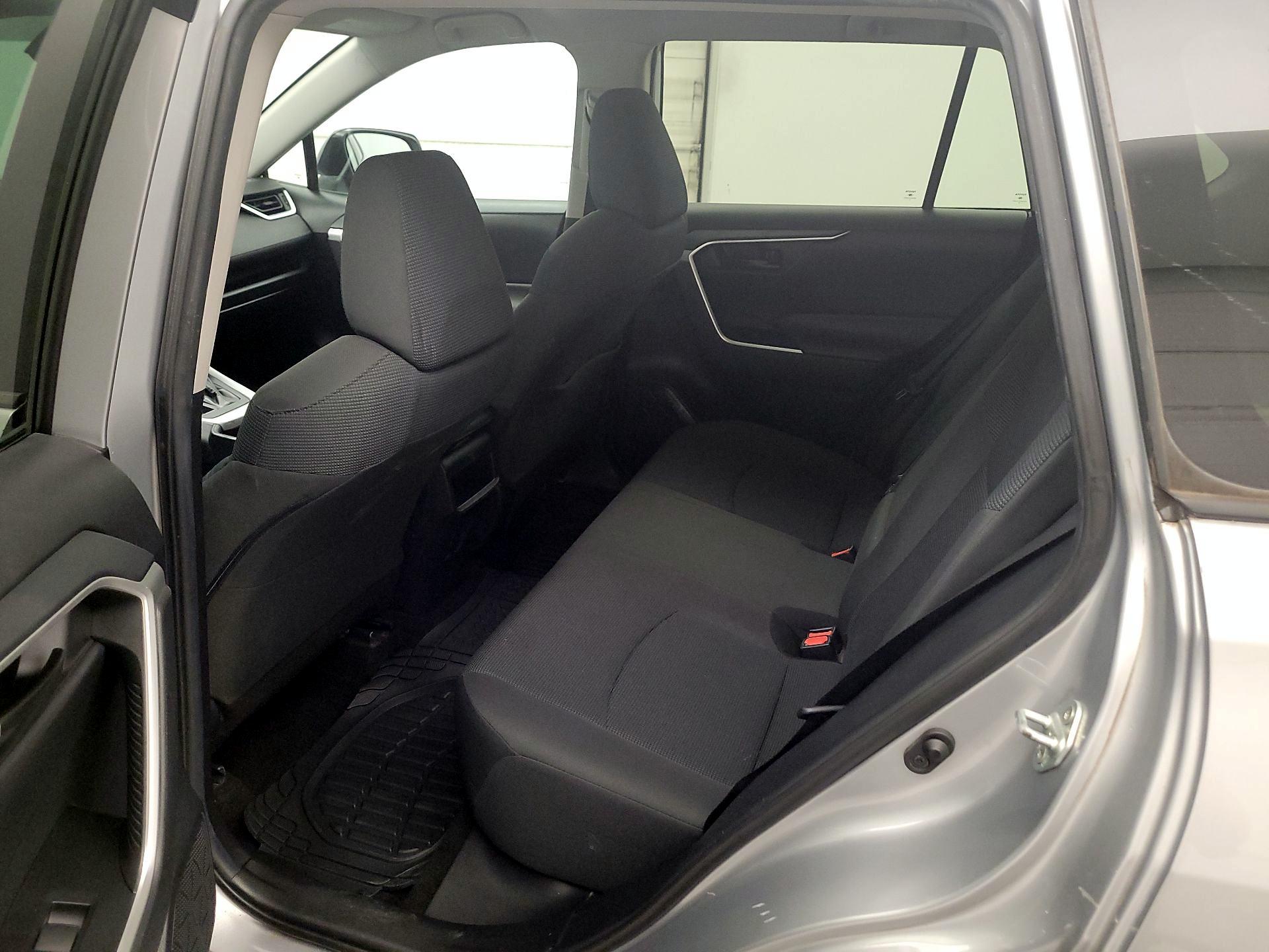 Thumbnail: 2019 Toyota RAV4 - 18