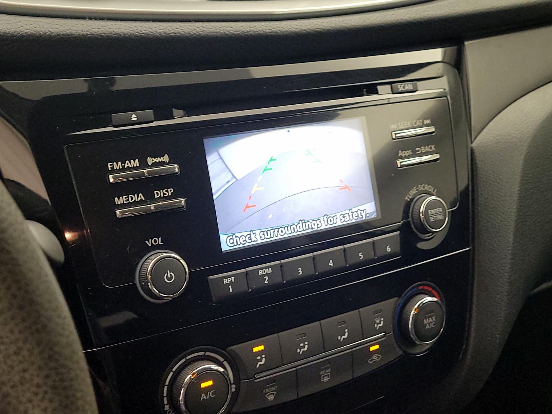 Thumbnail: 2016 Nissan Rogue - 14