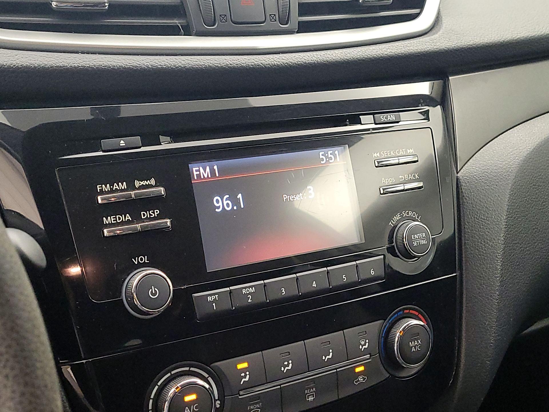 Thumbnail: 2016 Nissan Rogue - 15