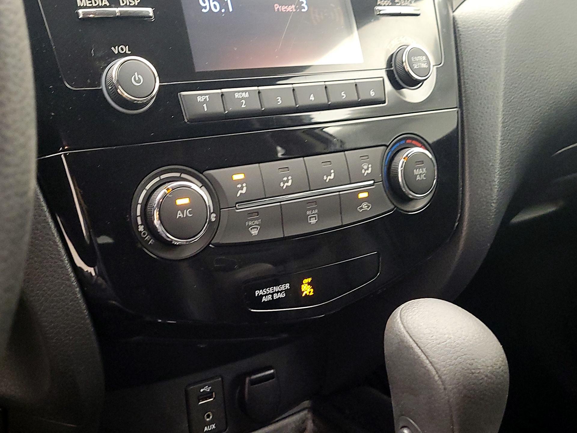 Thumbnail: 2016 Nissan Rogue - 16