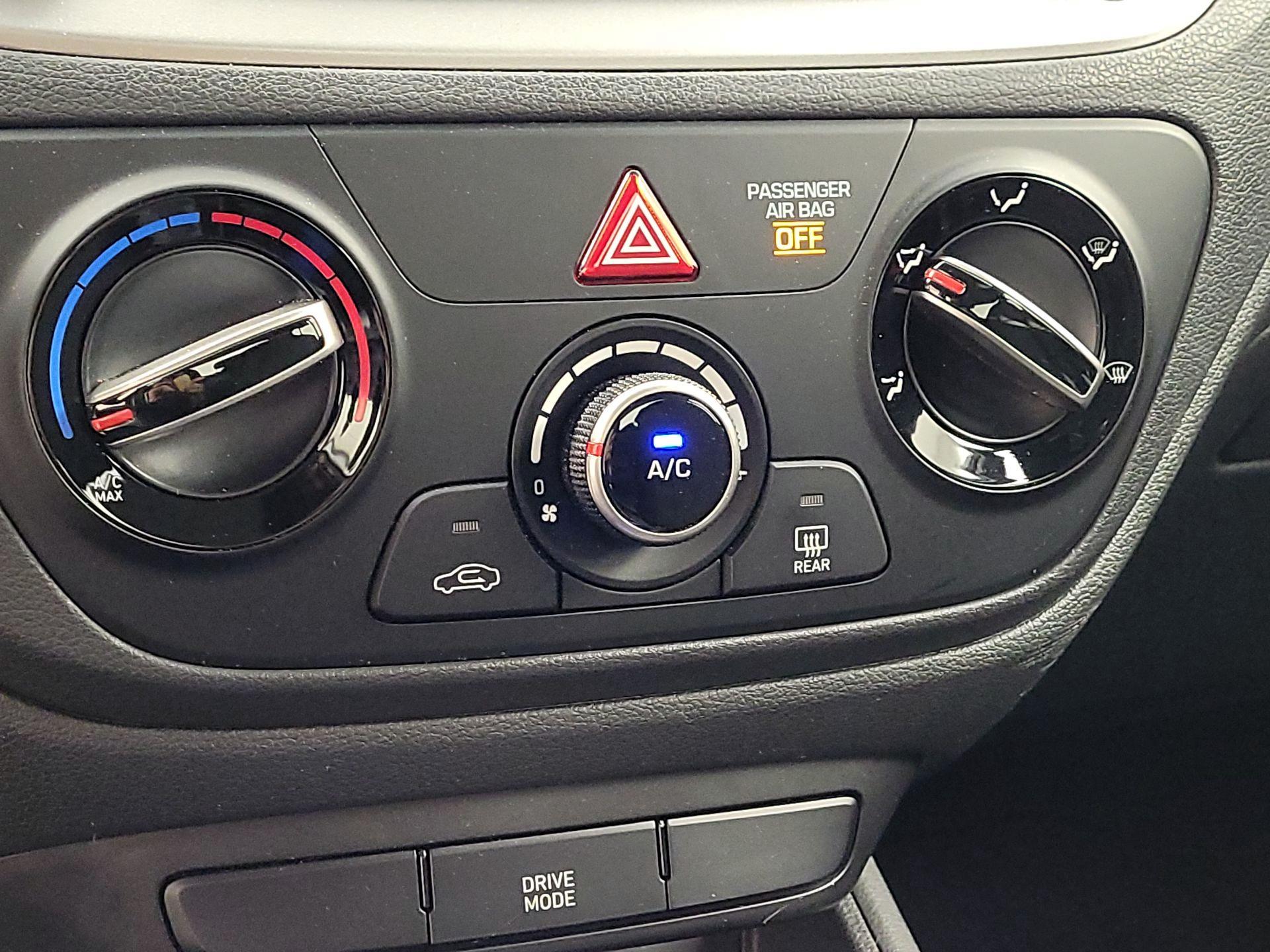 Thumbnail: 2022 Hyundai Accent - 16