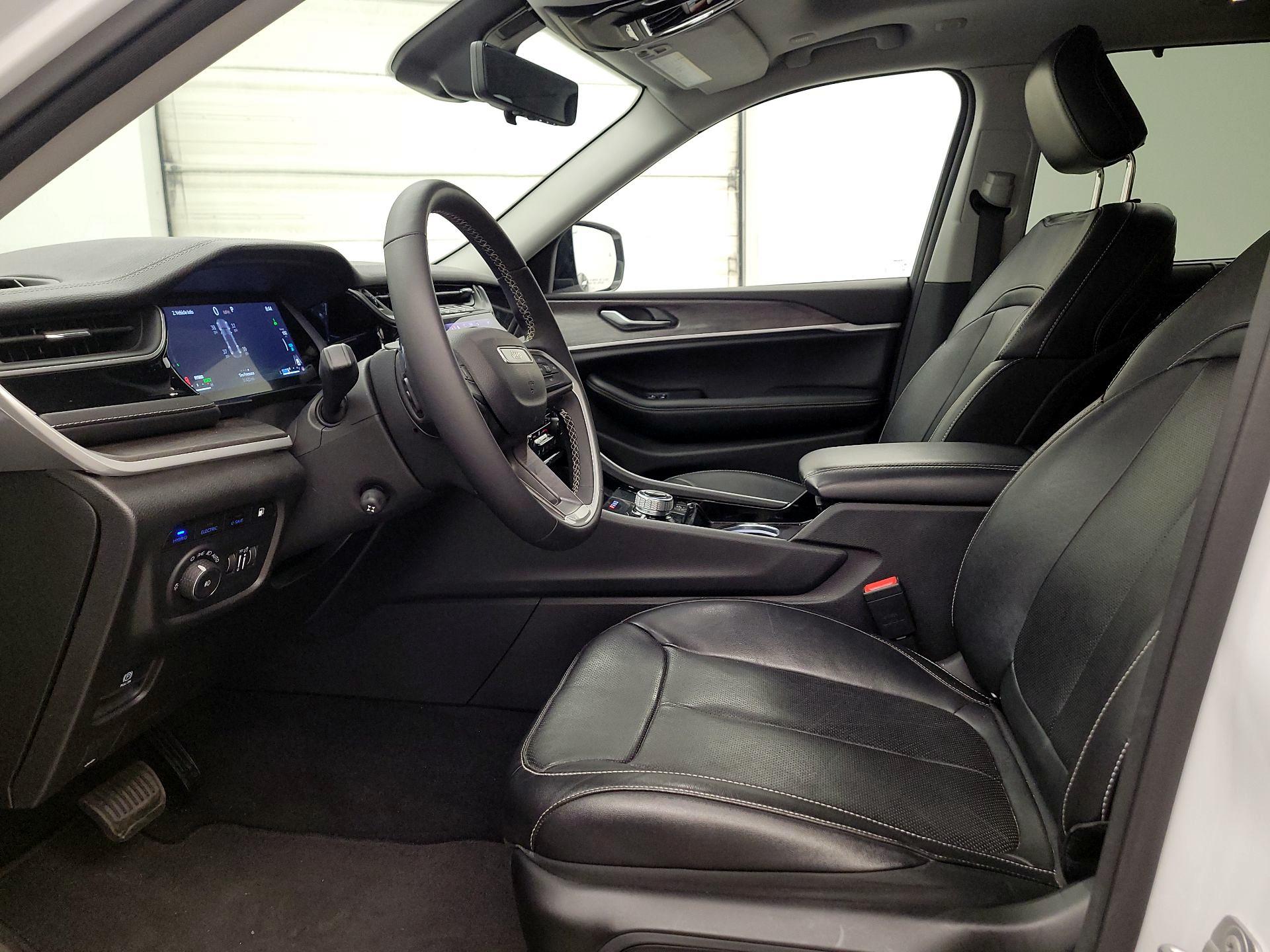 Thumbnail: 2023 Jeep Grand Cherokee - 11