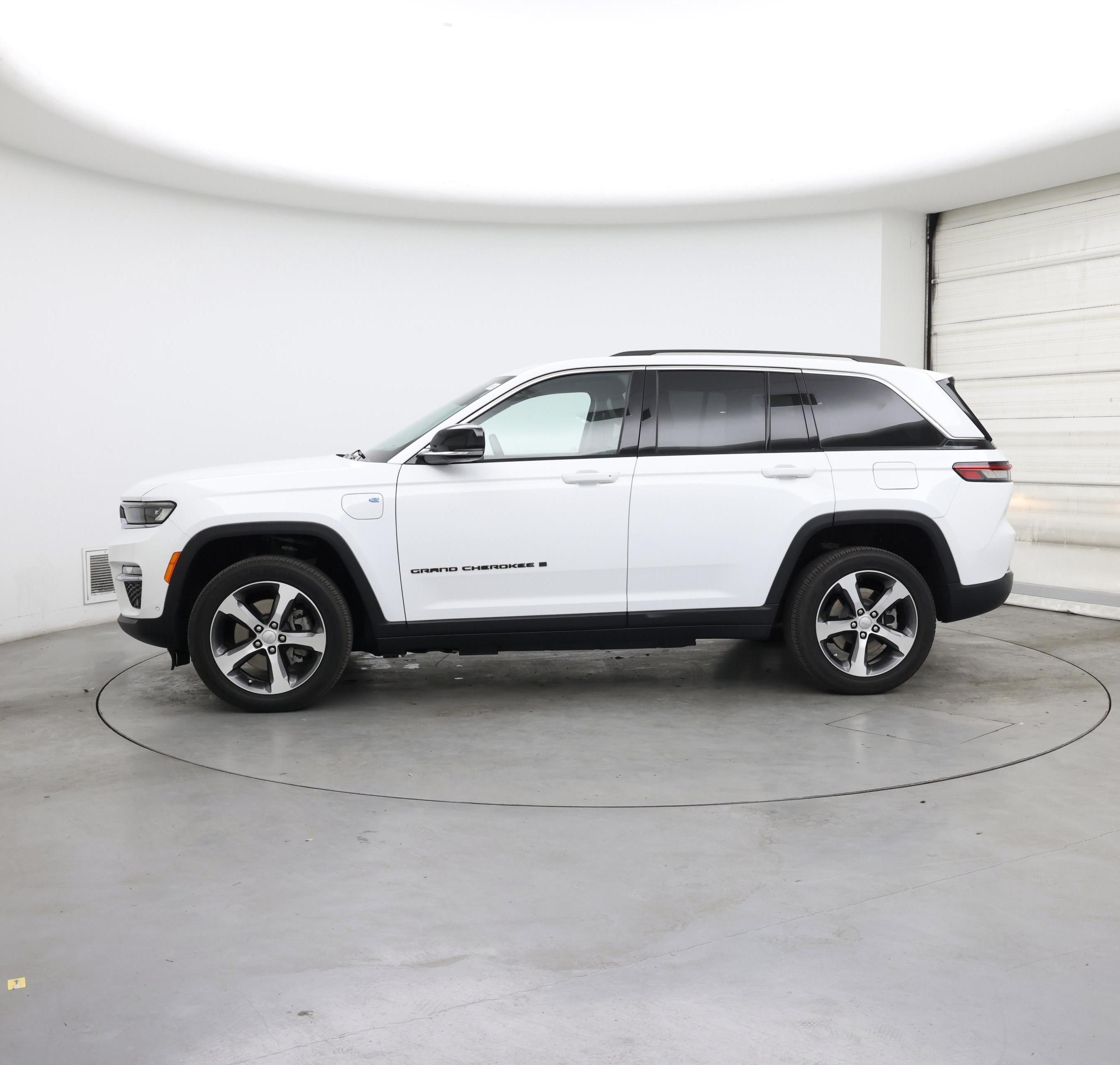 Thumbnail: 2023 Jeep Grand Cherokee - 3