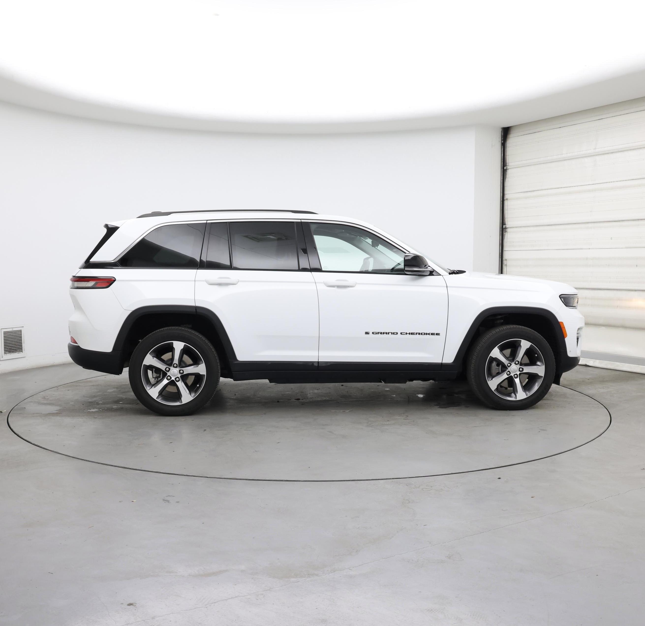 Thumbnail: 2023 Jeep Grand Cherokee - 7