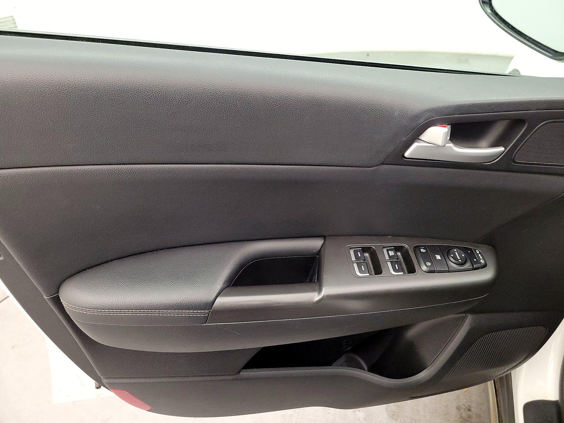 Thumbnail: 2020 Kia Sportage - 12