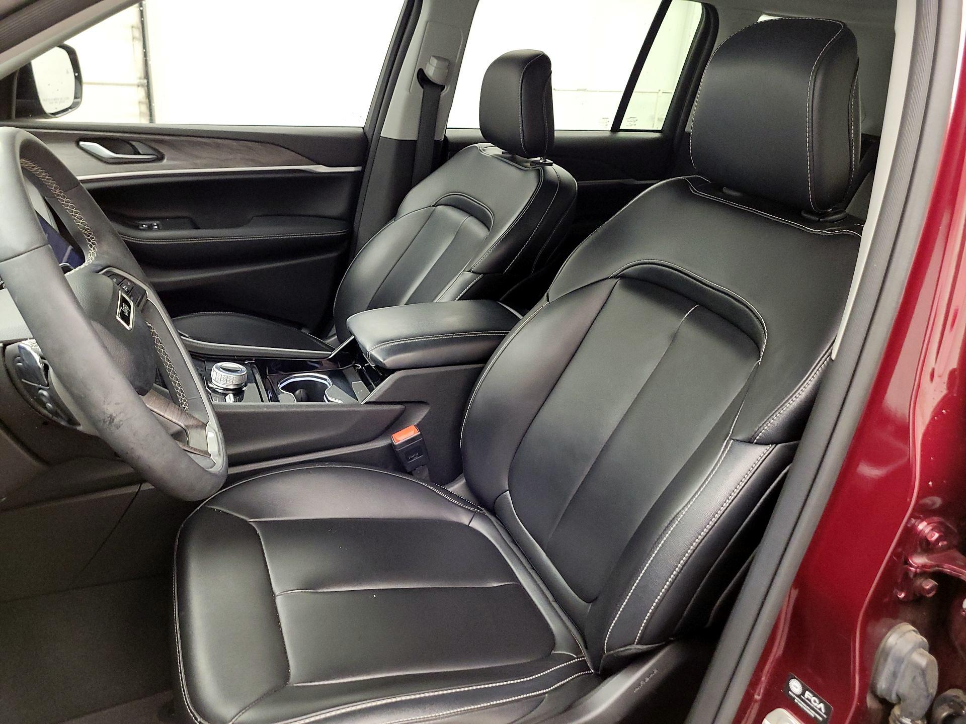 Thumbnail: 2023 Jeep Grand Cherokee - 11