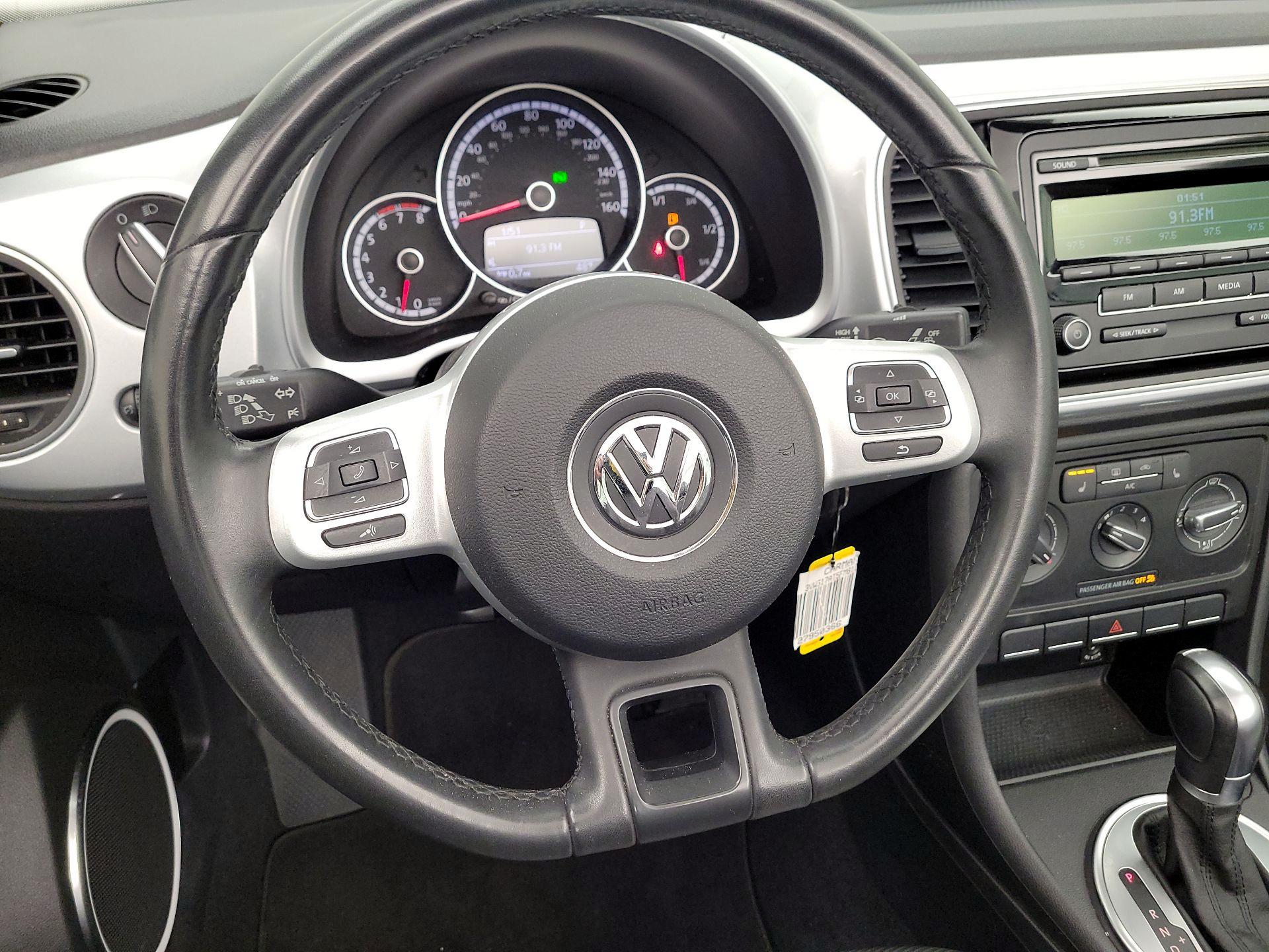 Thumbnail: 2015 Volkswagen Beetle - 10