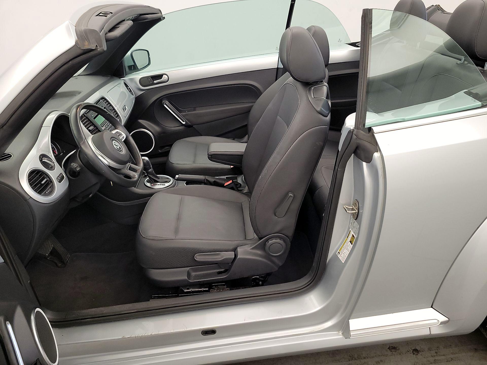 Thumbnail: 2015 Volkswagen Beetle - 11