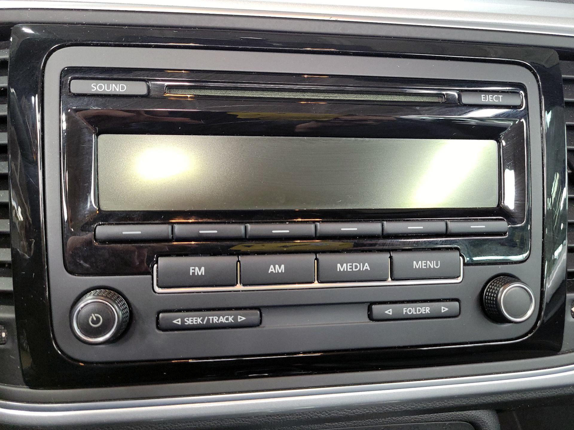 Thumbnail: 2015 Volkswagen Beetle - 13