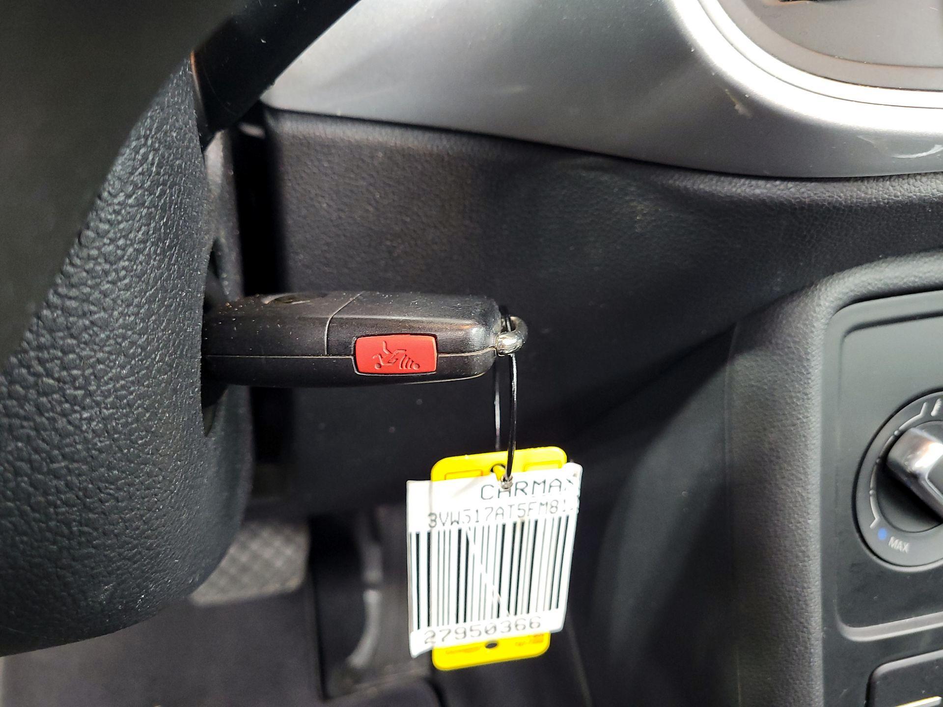 Thumbnail: 2015 Volkswagen Beetle - 18